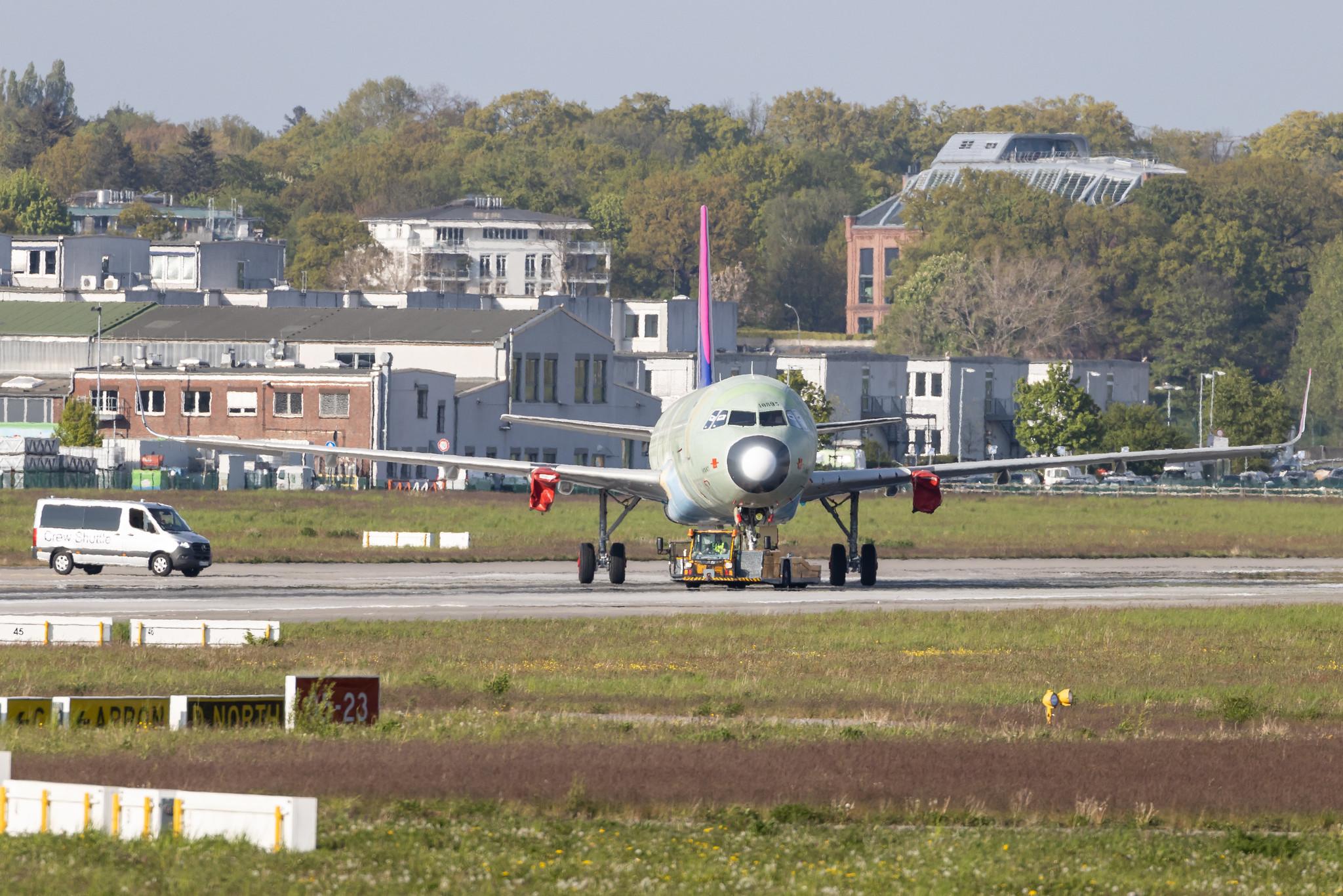 Hamburg Finkenwerder: Wizz Air (W6 / WZZ) | Airbus A321-271NX A21N | D- | HA- | MSN 10893