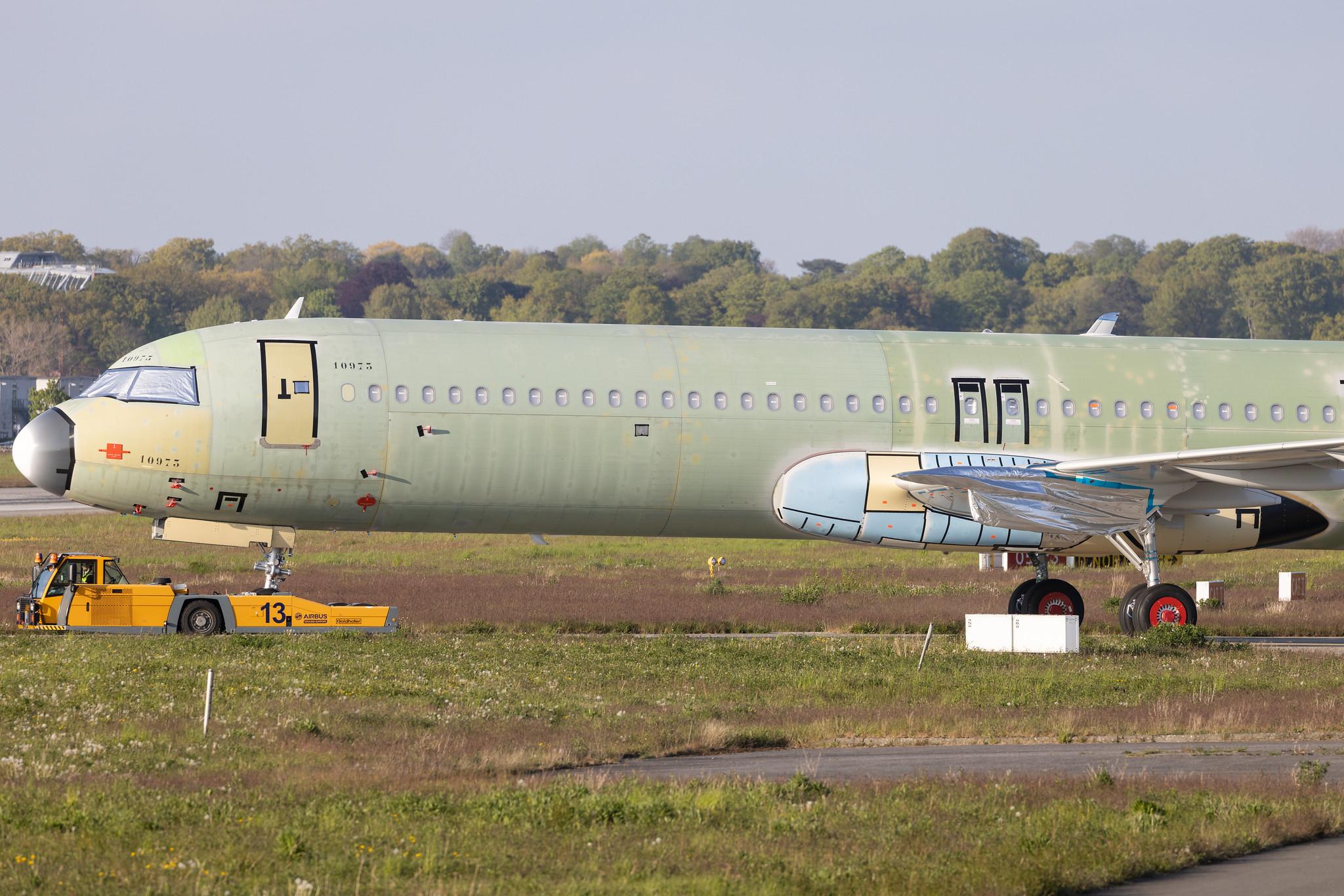 Hamburg Finkenwerder: S7 - Siberia Airlines (S7 / SBI) | Airbus A321-271NX A21N | D- | VQ- | MSN 10973