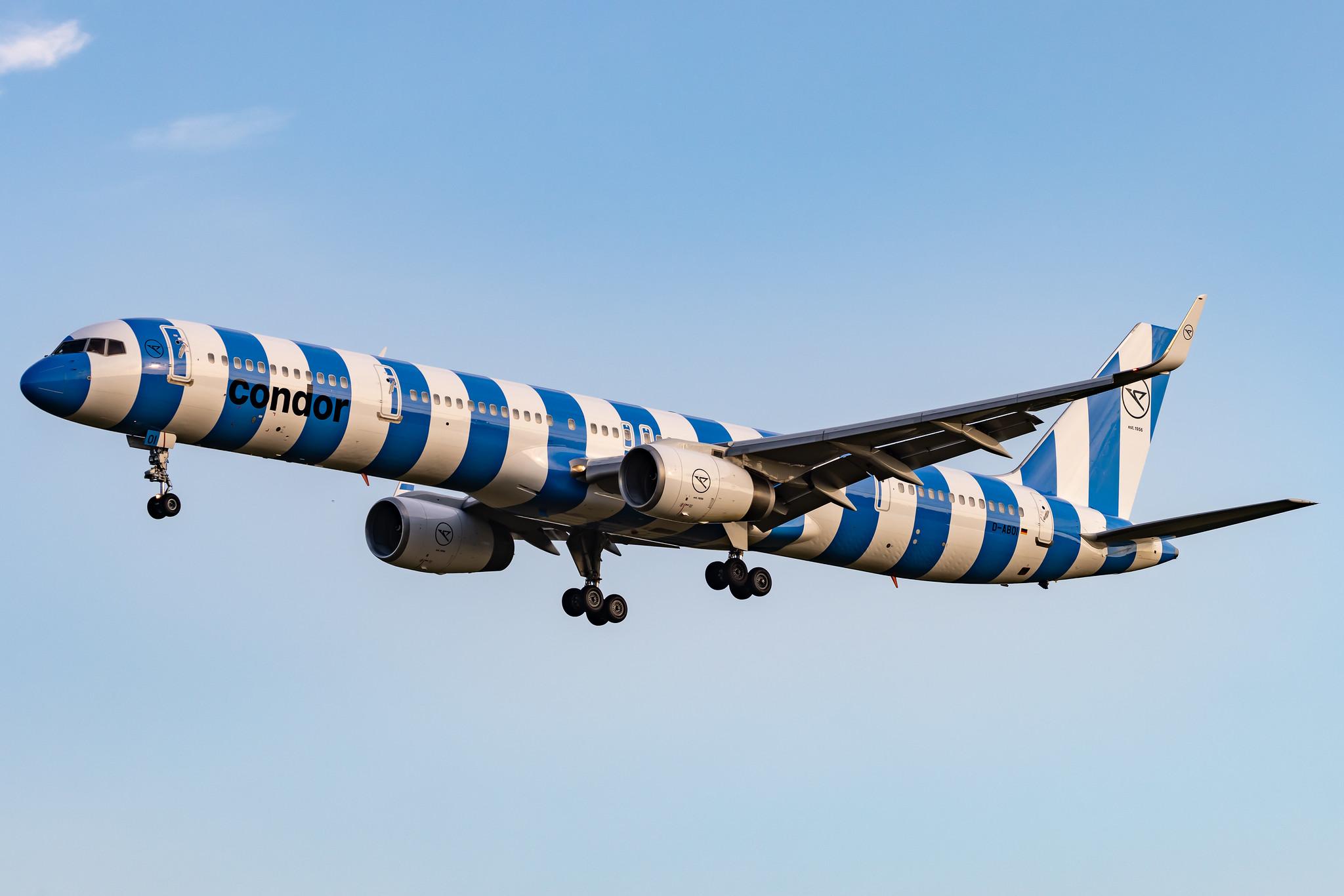 Hamburg Airport: Condor (DE / CFG) | Boeing 757-330 B753 | D-ABOI | MSN 29018