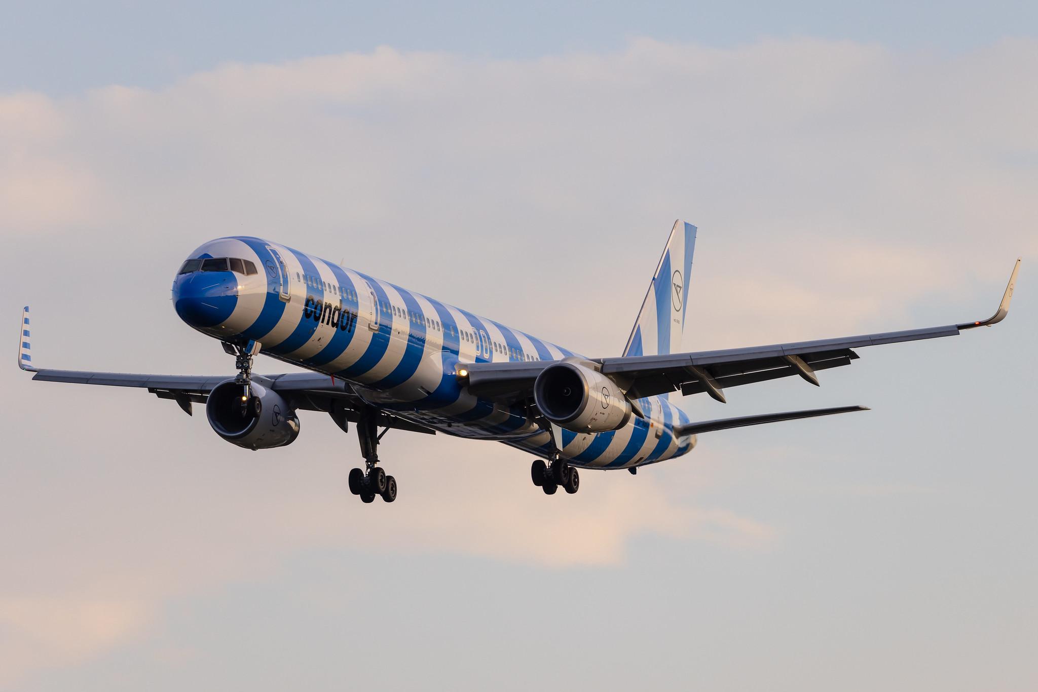 Hamburg Airport: Condor (DE / CFG) | Boeing 757-330 B753 | D-ABOI | MSN 29018