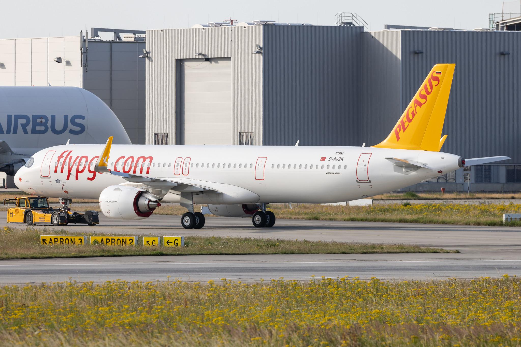 Hamburg Finkenwerder: Pegasus (PC / PGT) | Airbus A321-251NX A21N | D-AVZK | TC-RBP | MSN 10962