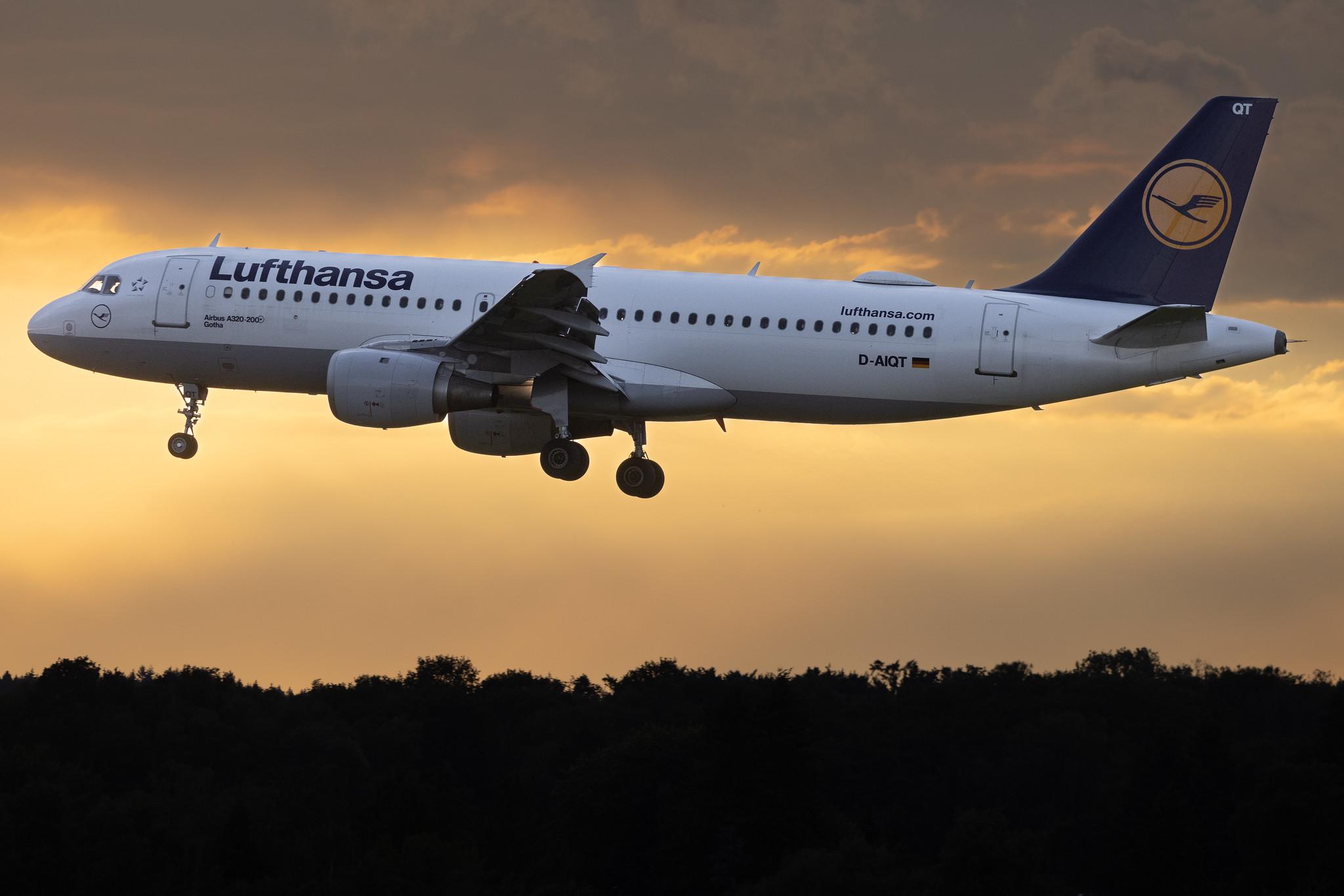 Hamburg Airport: Lufthansa (LH / DLH) | Airbus A320-211 A320 | D-AIQT | MSN 1337