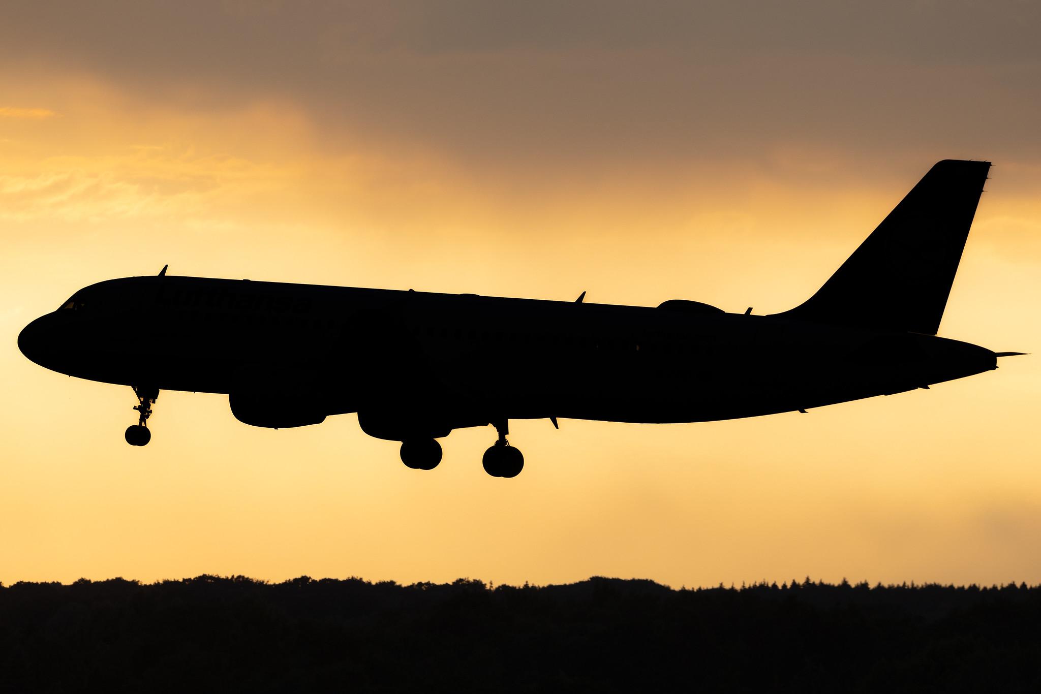 Hamburg Airport: Lufthansa (LH / DLH) | Airbus A320-211 A320 | D-AIQT | MSN 1337