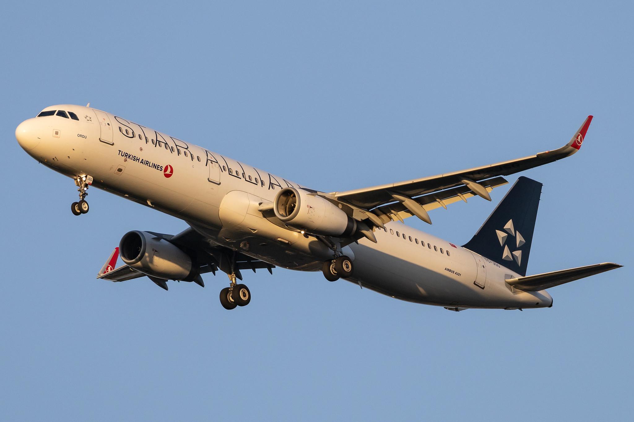 Hamburg Airport: Turkish Airlines (TK / THY) | Airbus A321-231 A321 | TC-JSG | MSN 5490
