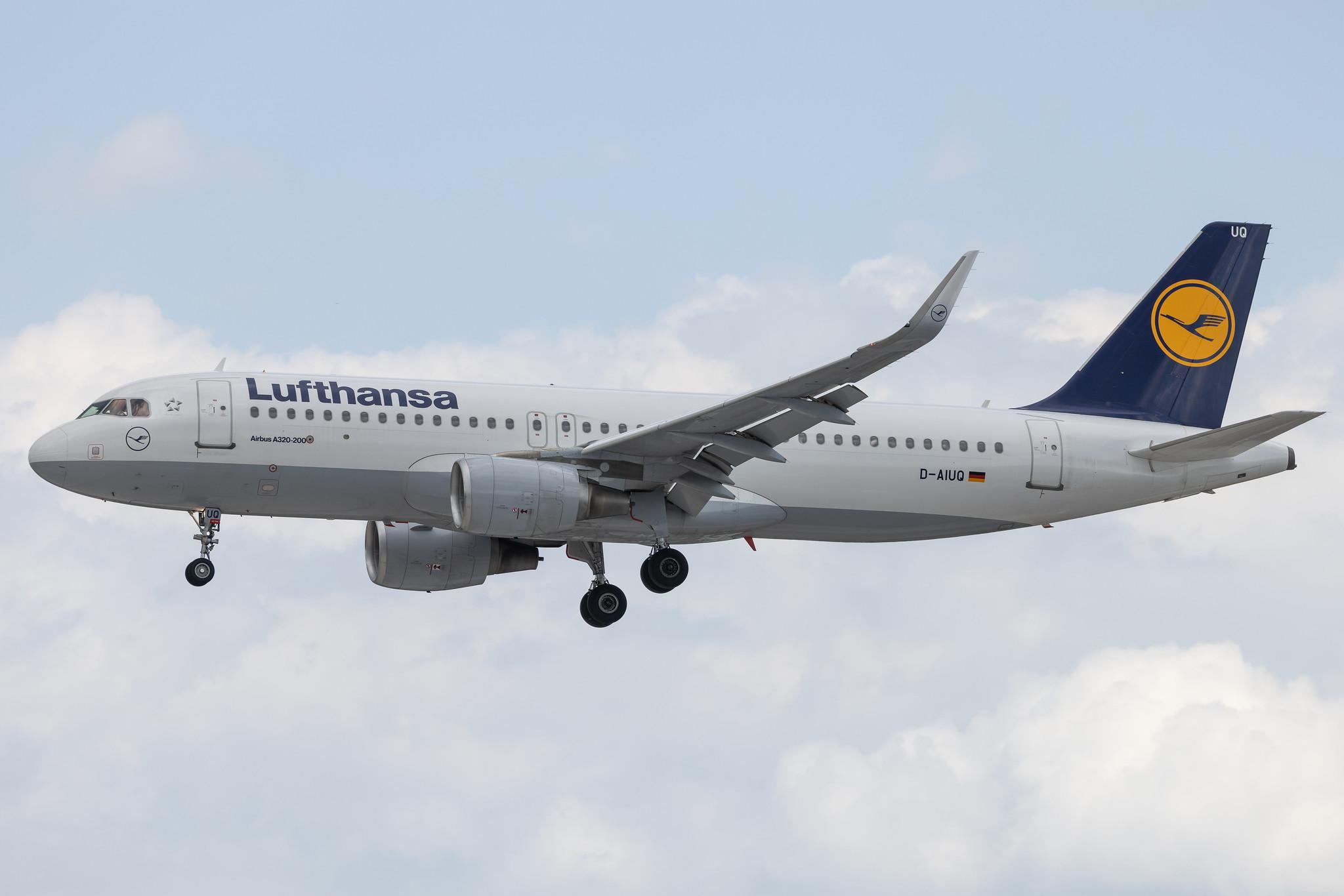 Hamburg Airport: Lufthansa (LH / DLH) | Airbus A320-214 A320 | D-AIUQ | MSN 6947