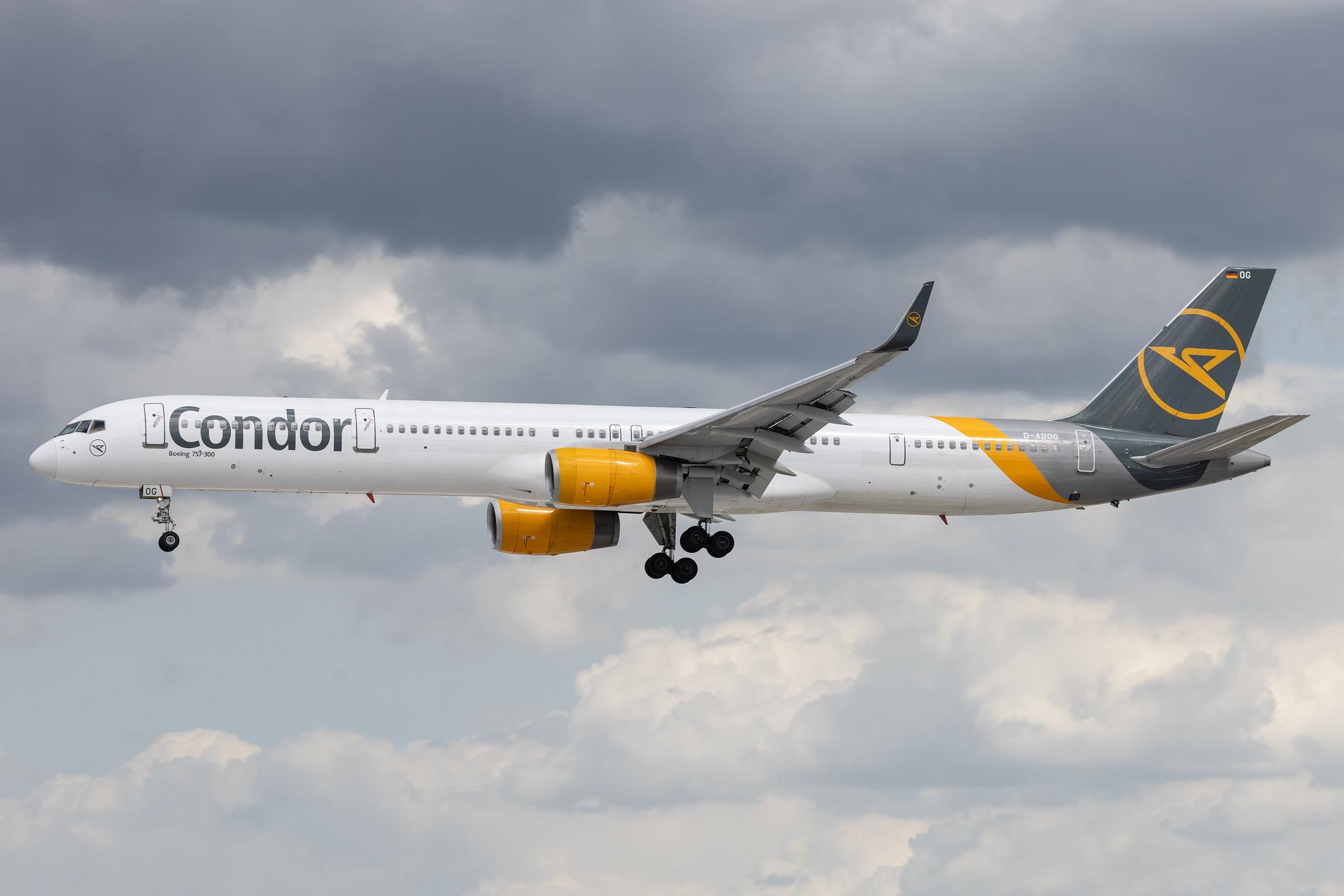 Hamburg Airport: Condor (DE / CFG) | Boeing 757-330 B753 | D-ABOG | MSN 29014