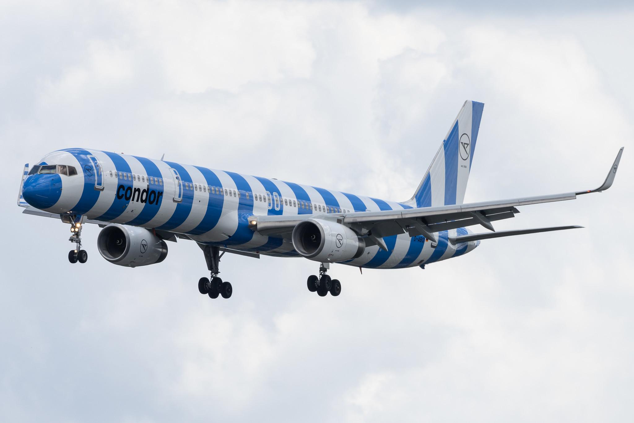 Hamburg Airport: Condor (DE / CFG) | Boeing 757-330 B753 | D-ABOI | MSN 29018