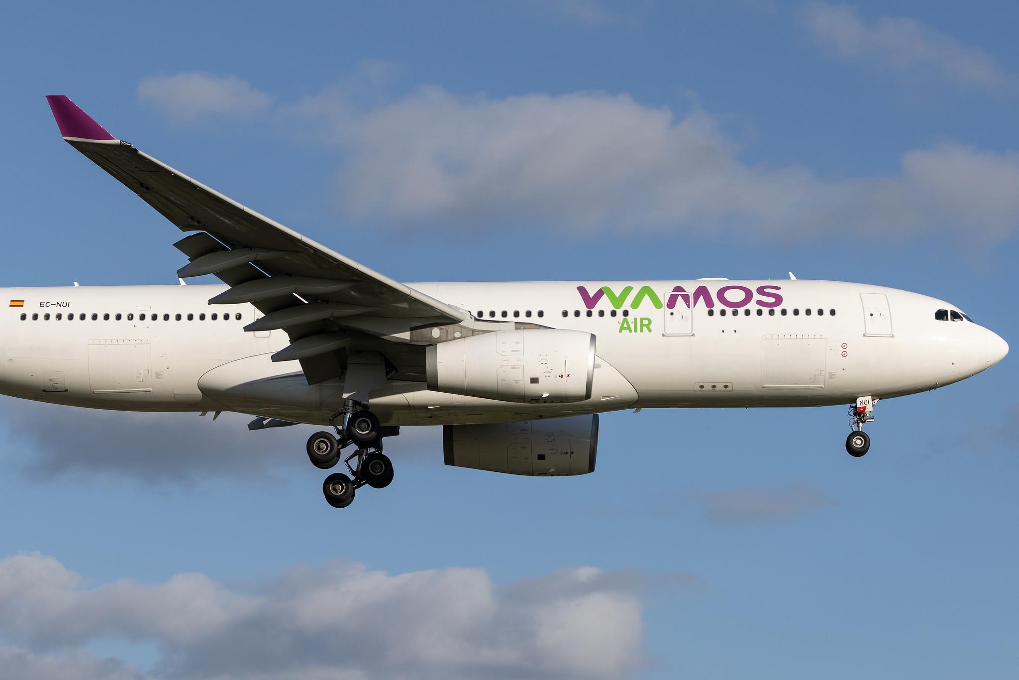 Hamburg Airport: Wamos Air (EB / PLM) | Airbus A330-243 A332 | EC-NUI | MSN 0963