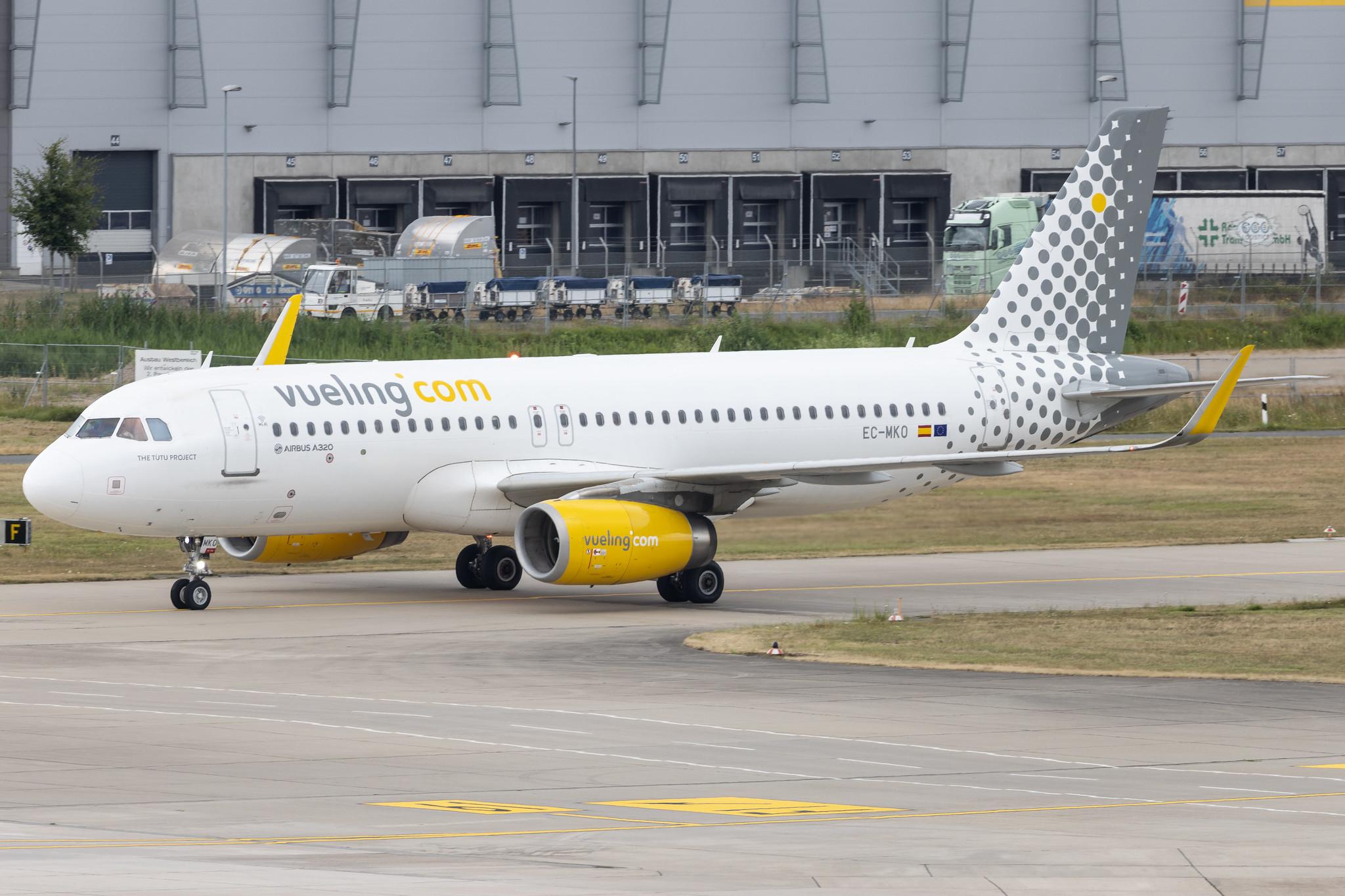 Hannover Airport: Vueling (VY / VLG) | Airbus A320-232 A320 | EC-MKO | MSN 7028