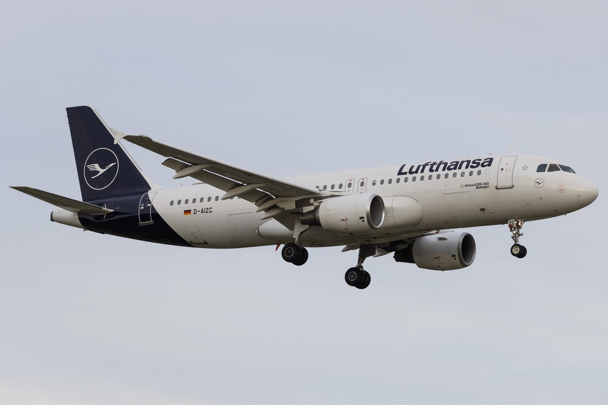 Hamburg Airport: Lufthansa (LH / DLH) | Airbus A320-214 A320 | D-AIZC | MSN 4153