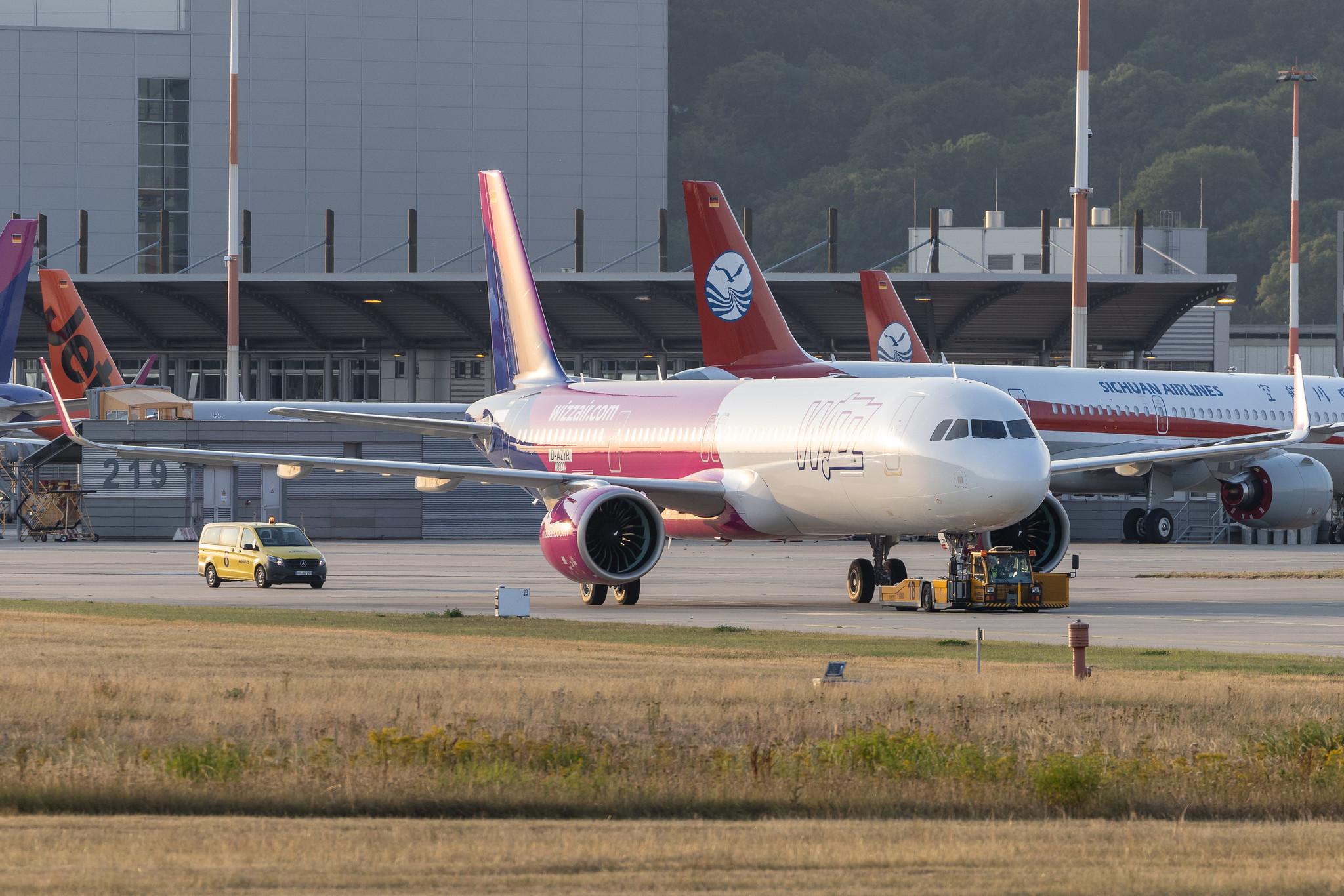 Hamburg Finkenwerder: Wizz Air (W6 / WZZ) | Airbus A321-271NX A21N | D-AZYR | HA-LZV | MSN 10922