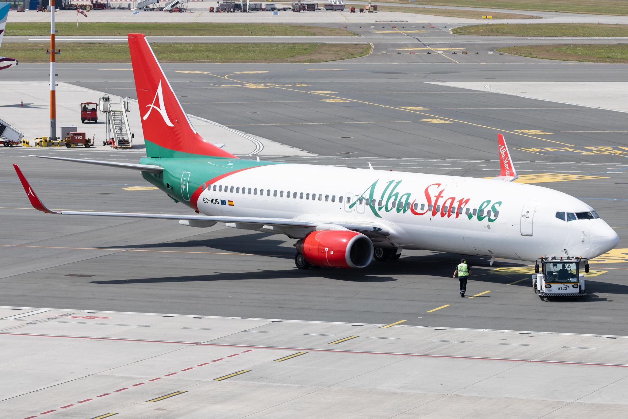 Hamburg Airport: AlbaStar (AP / LAV) | Boeing 737-86J B738 | EC-MUB | MSN 32920