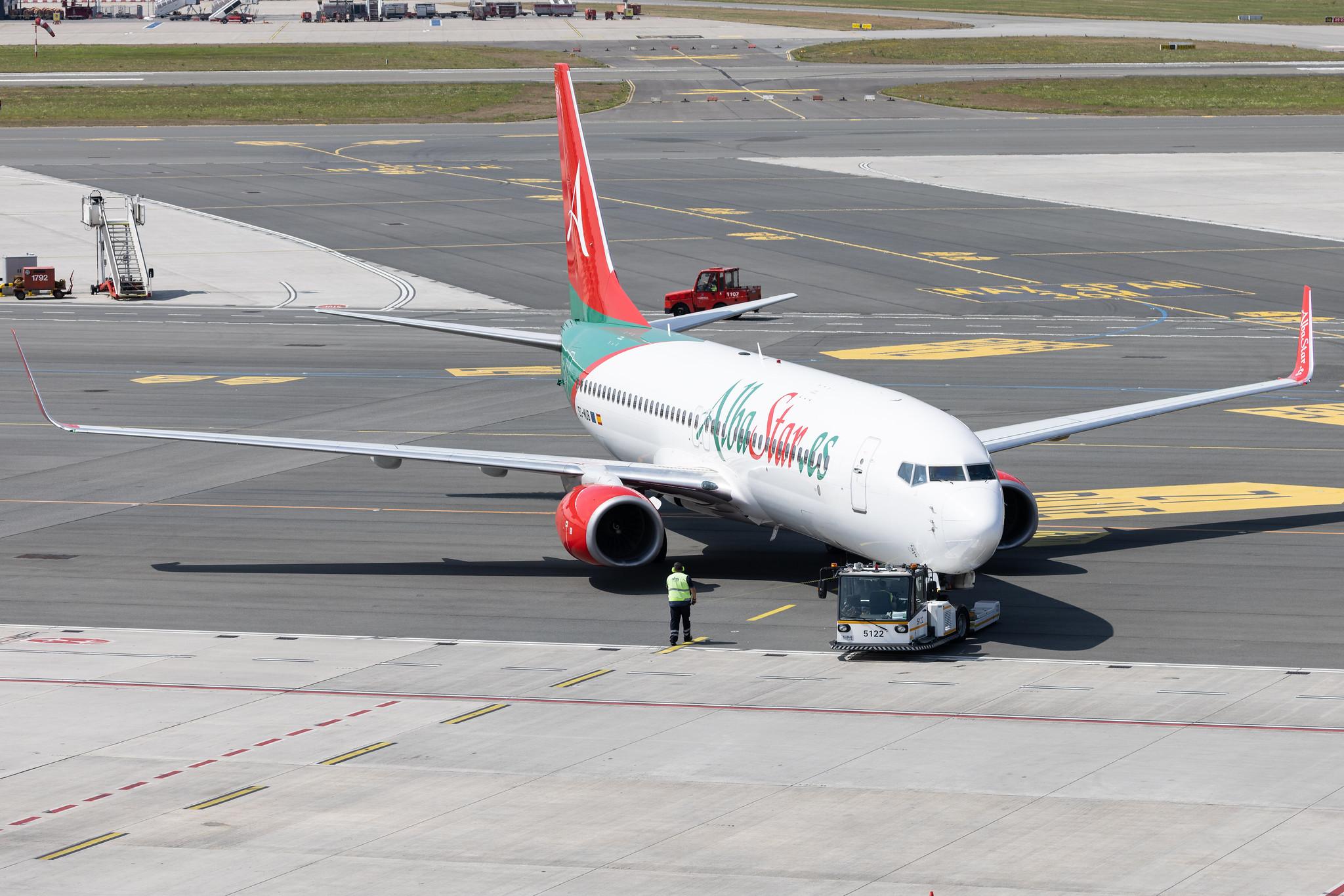 Hamburg Airport: AlbaStar (AP / LAV) | Boeing 737-86J B738 | EC-MUB | MSN 32920