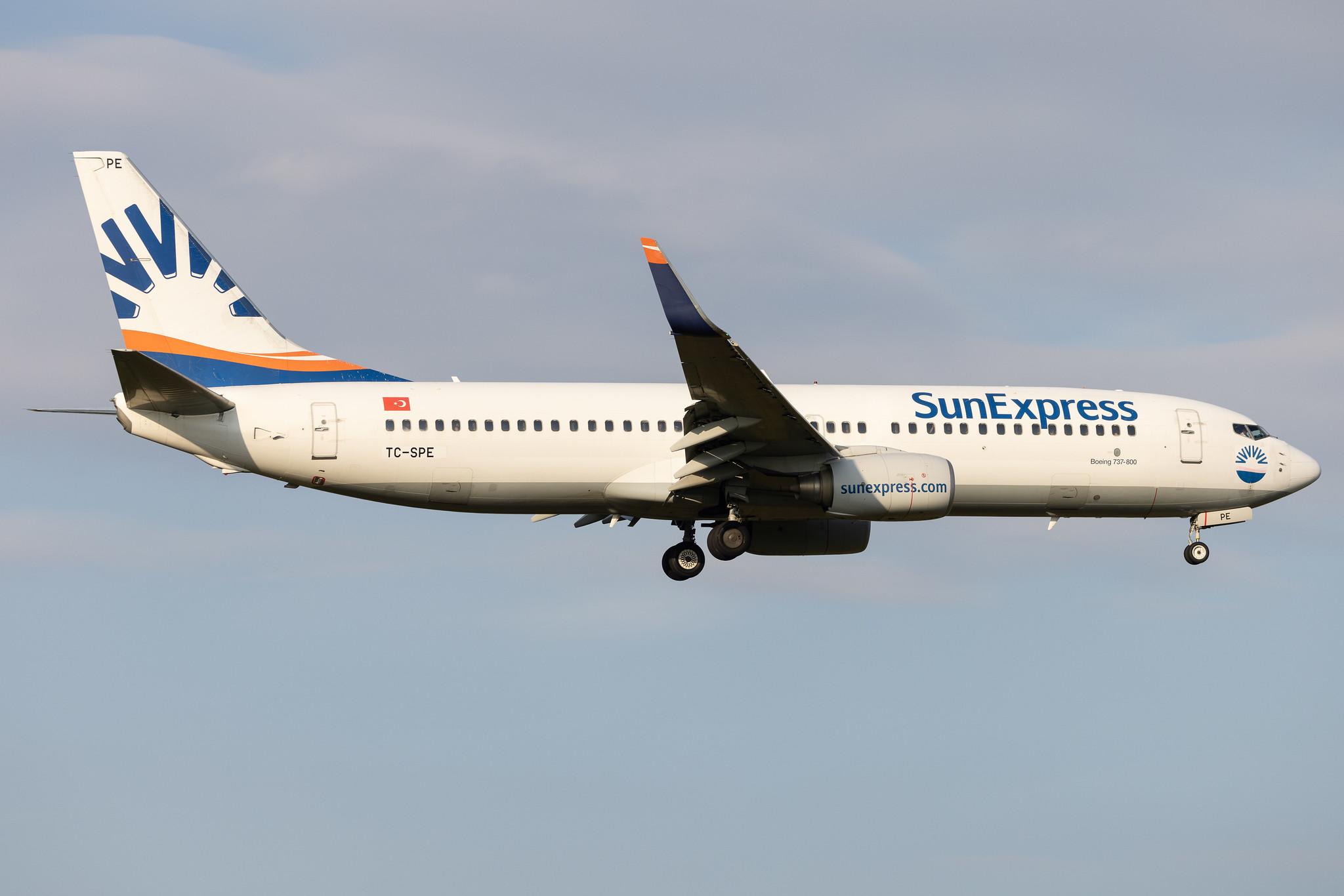 Hamburg Airport: SunExpress (XQ / SXS) | Boeing 737-8HC B738 | TC-SPE | MSN 36530