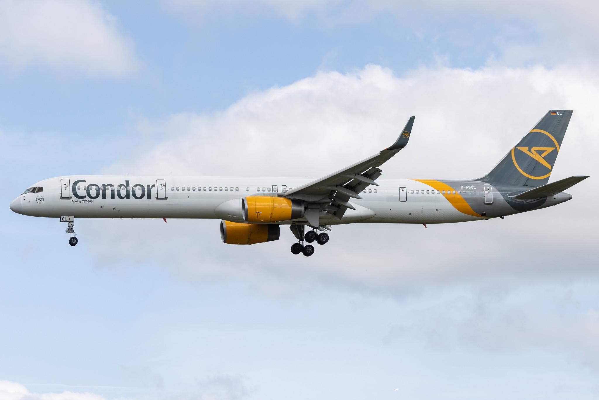 Hamburg Airport: Condor (DE / CFG) | Boeing 757-330 B753 | D-ABOL | MSN 29021