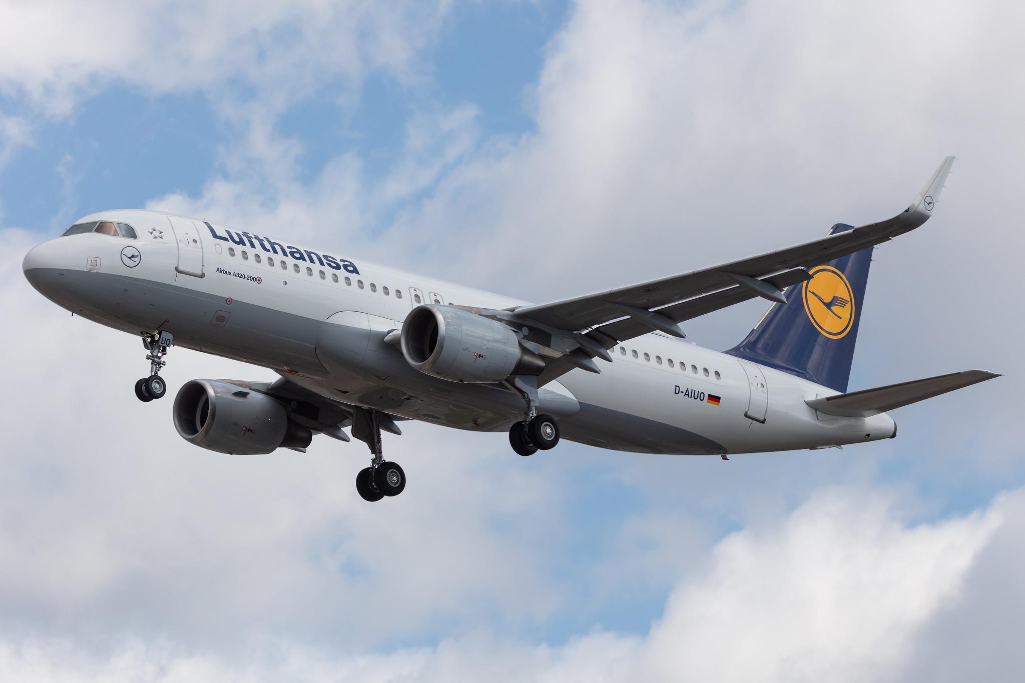 Frankfurt Airport: Lufthansa (LH / DLH) |  Airbus A320-214 A320 | D-AIUO | MSN 6636