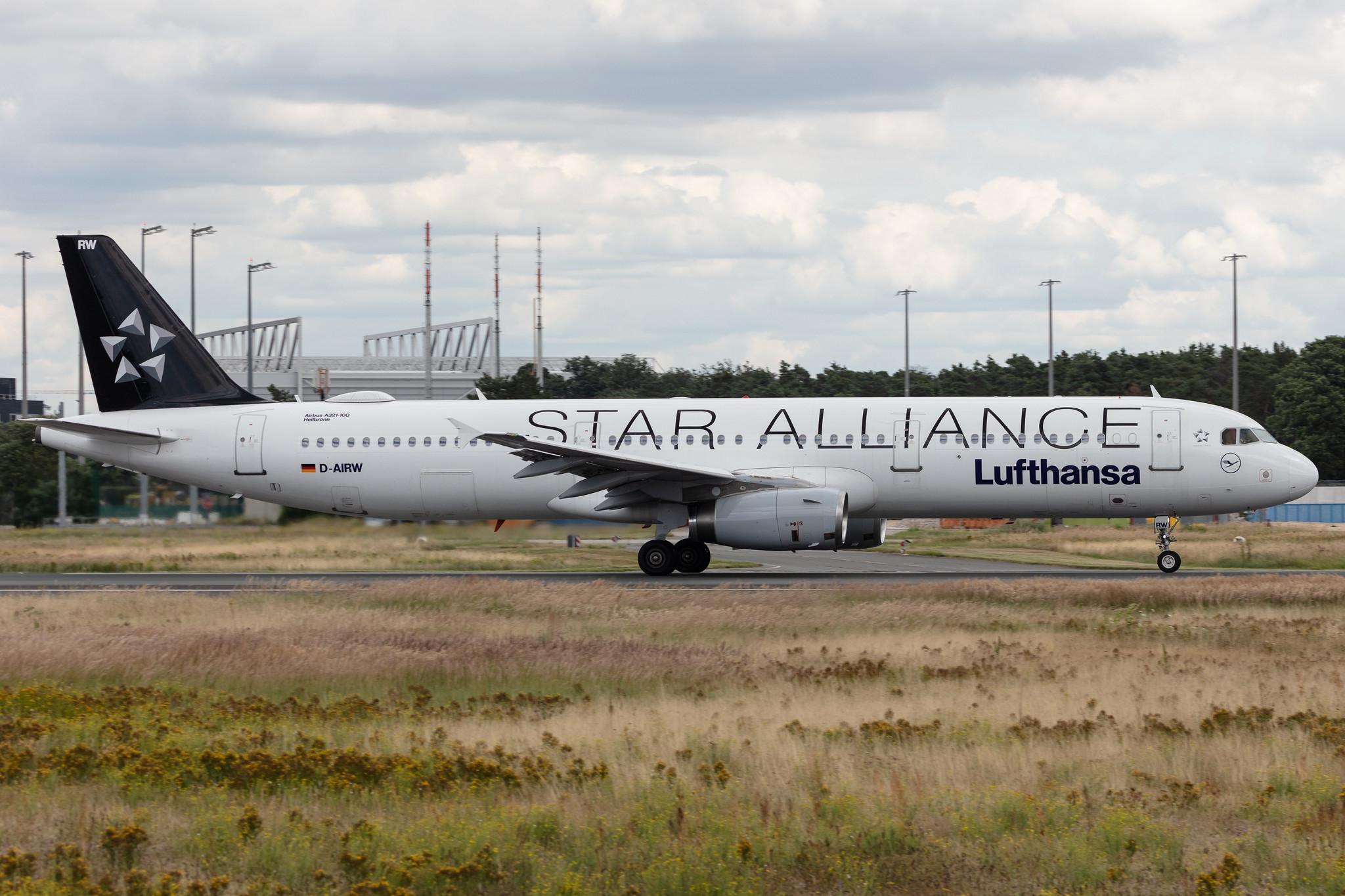 Frankfurt Airport: Lufthansa (LH / DLH) |  Livery: Star Alliance Livery |  Airbus A321-131 A321 | D-AIRW | MSN 0699