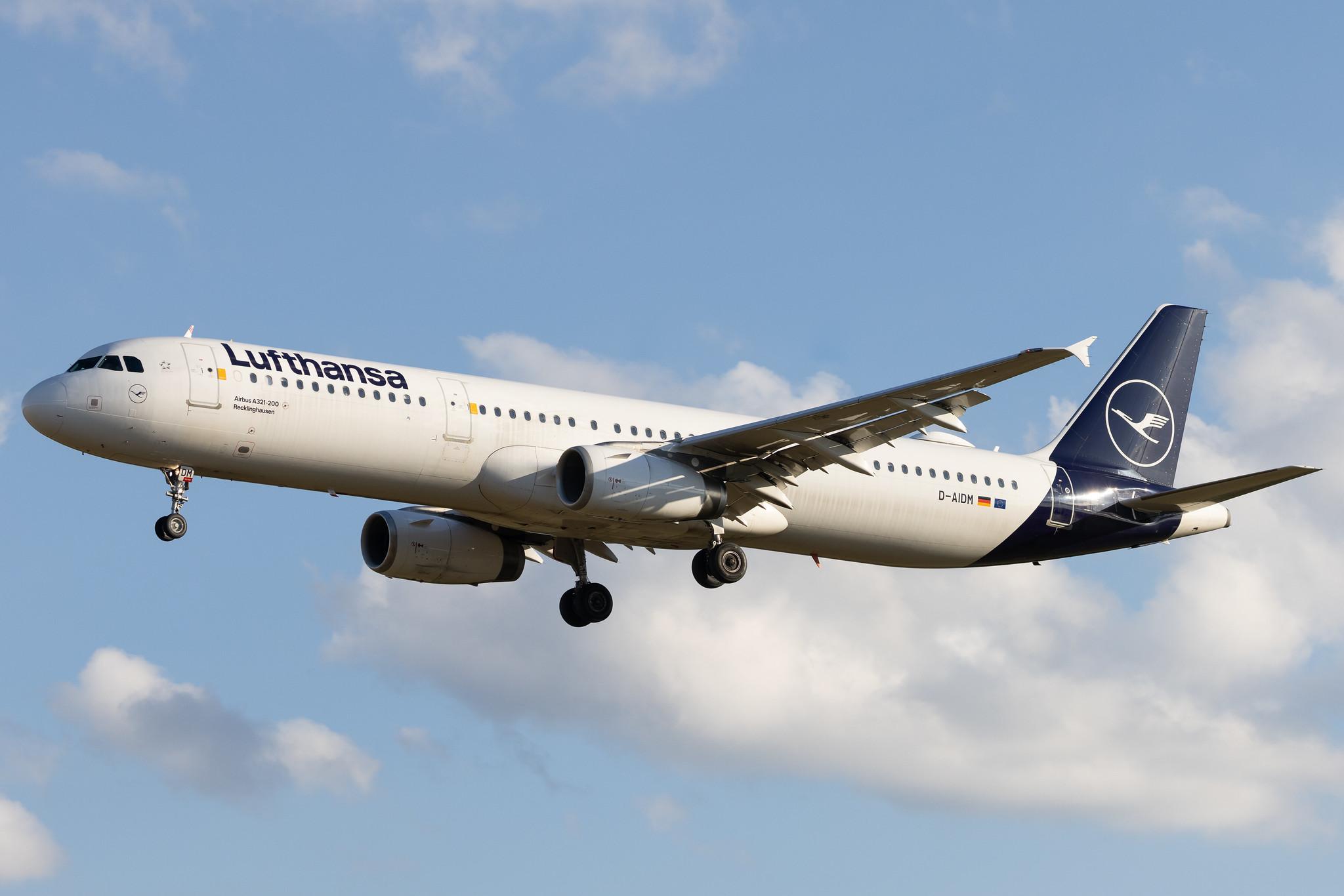 Hamburg Airport: Lufthansa (LH / DLH) | Airbus A321-231 A321 | D-AIDM | MSN 4916