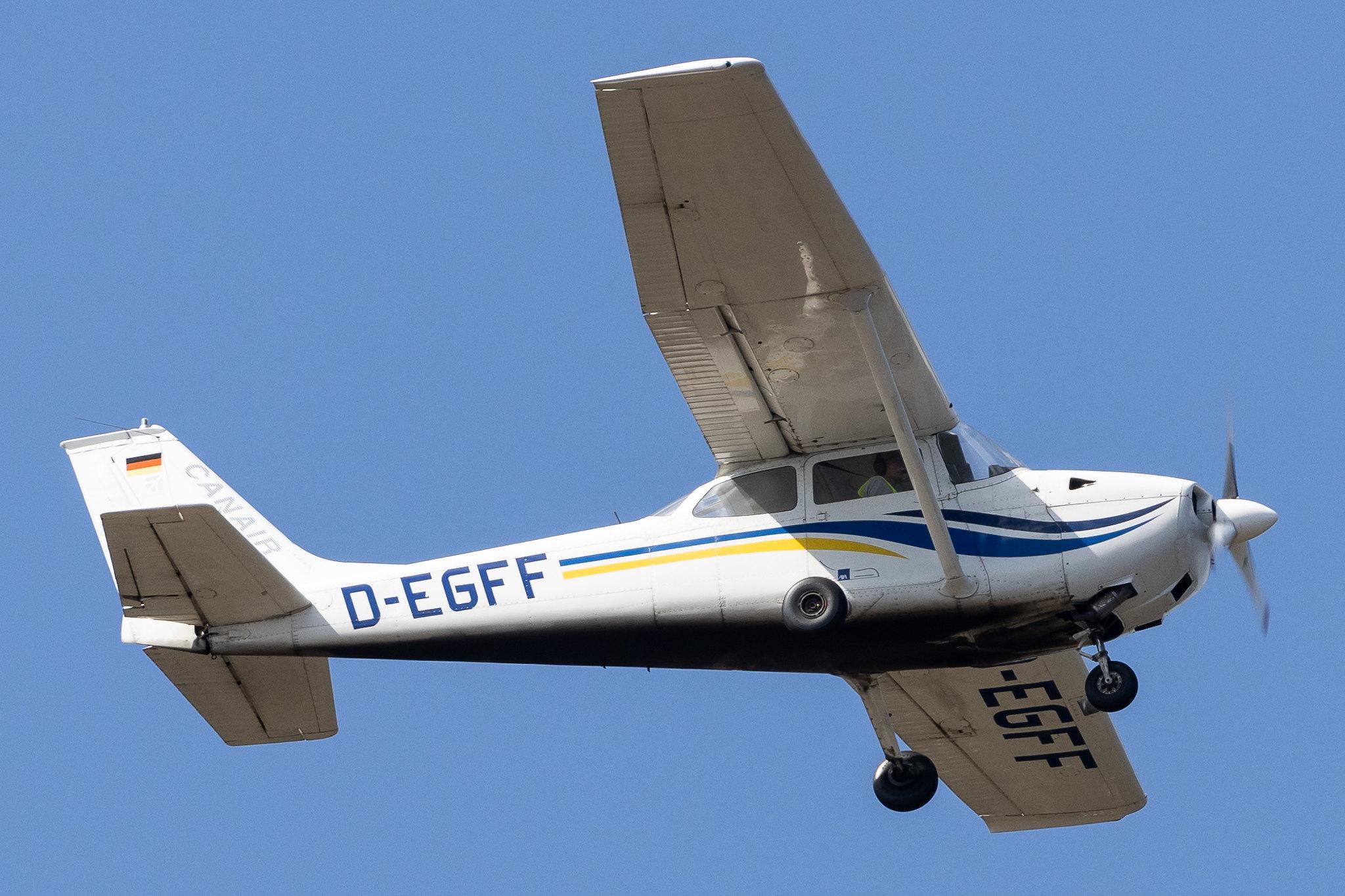 Hamburg Airport: Private owner | Cessna 172M Skyhawk C172 | D-EGFF | MSN F17200774
