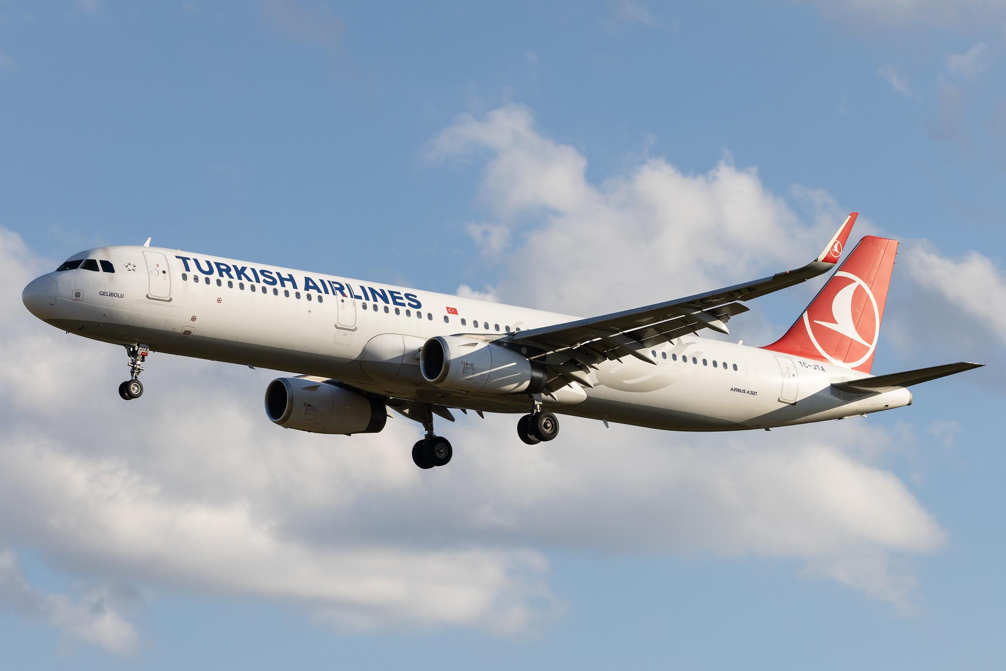 Hamburg Airport: Turkish Airlines (TK / THY) | Airbus A321-231 A321 | TC-JTA | MSN 6781