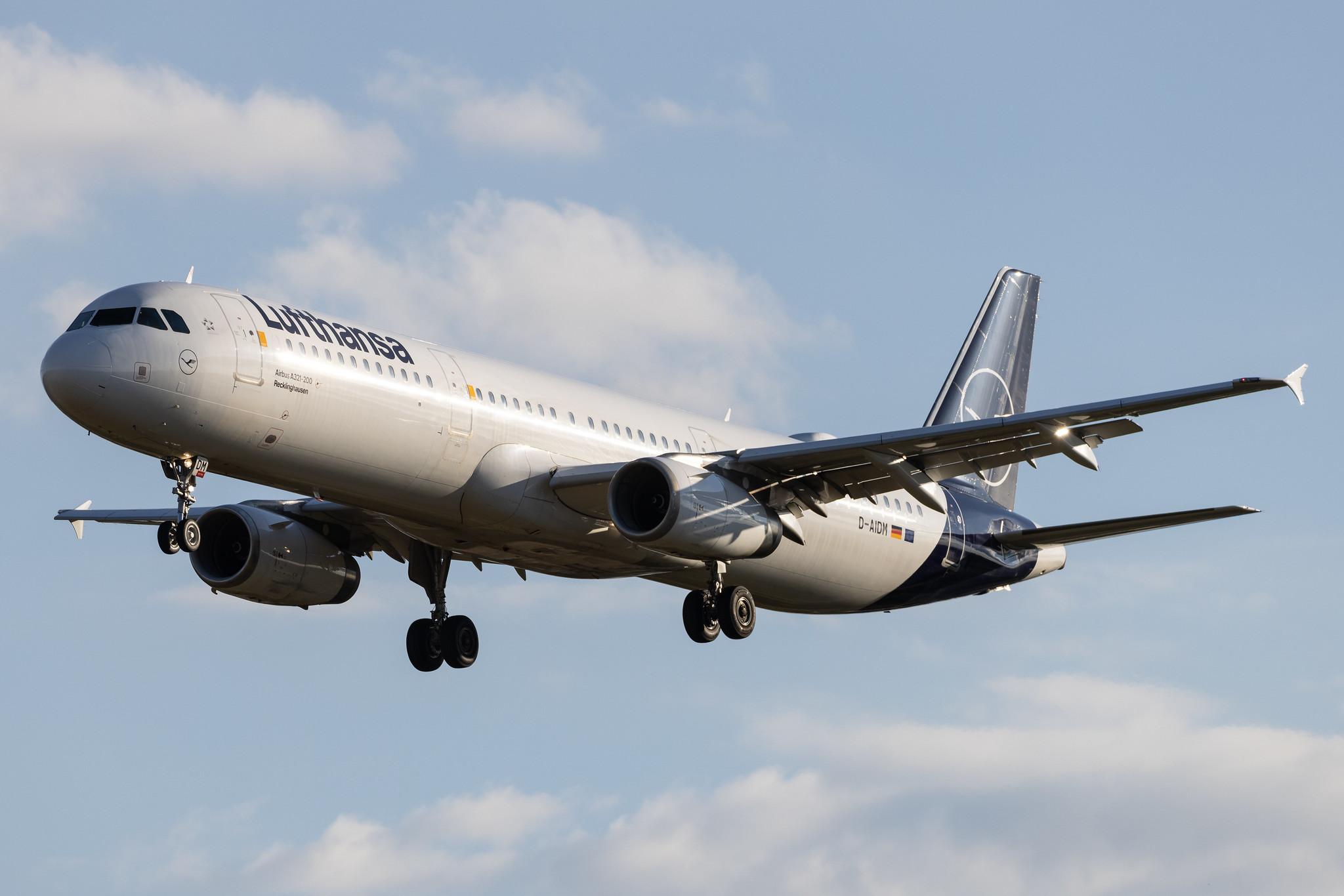 Hamburg Airport: Lufthansa (LH / DLH) | Airbus A321-231 A321 | D-AIDM | MSN 4916