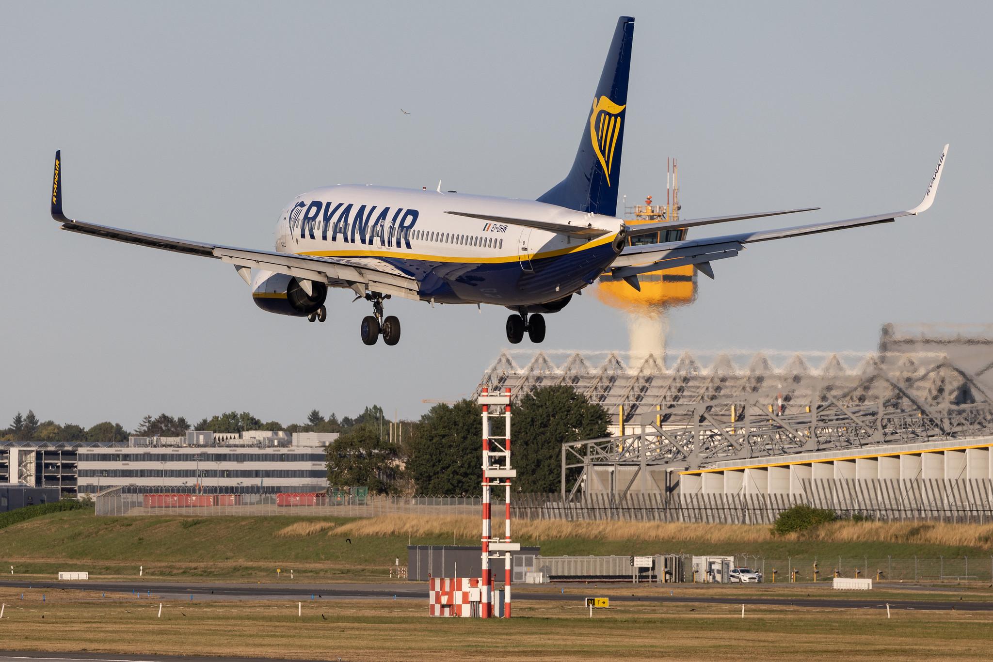Hamburg Airport: Ryanair (FR / RYR) |  Boeing 737-8AS B738 | EI-DHW | MSN 33823