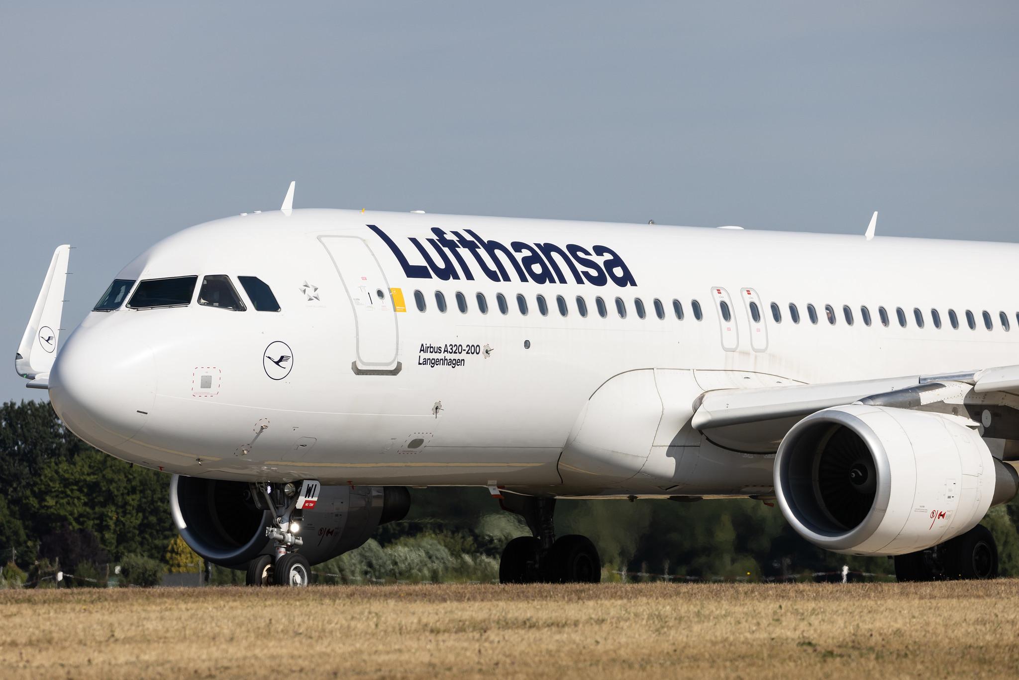 Hamburg Airport: Lufthansa (LH / DLH) | Airbus A320-214 A320 | D-AIWI | MSN 8951