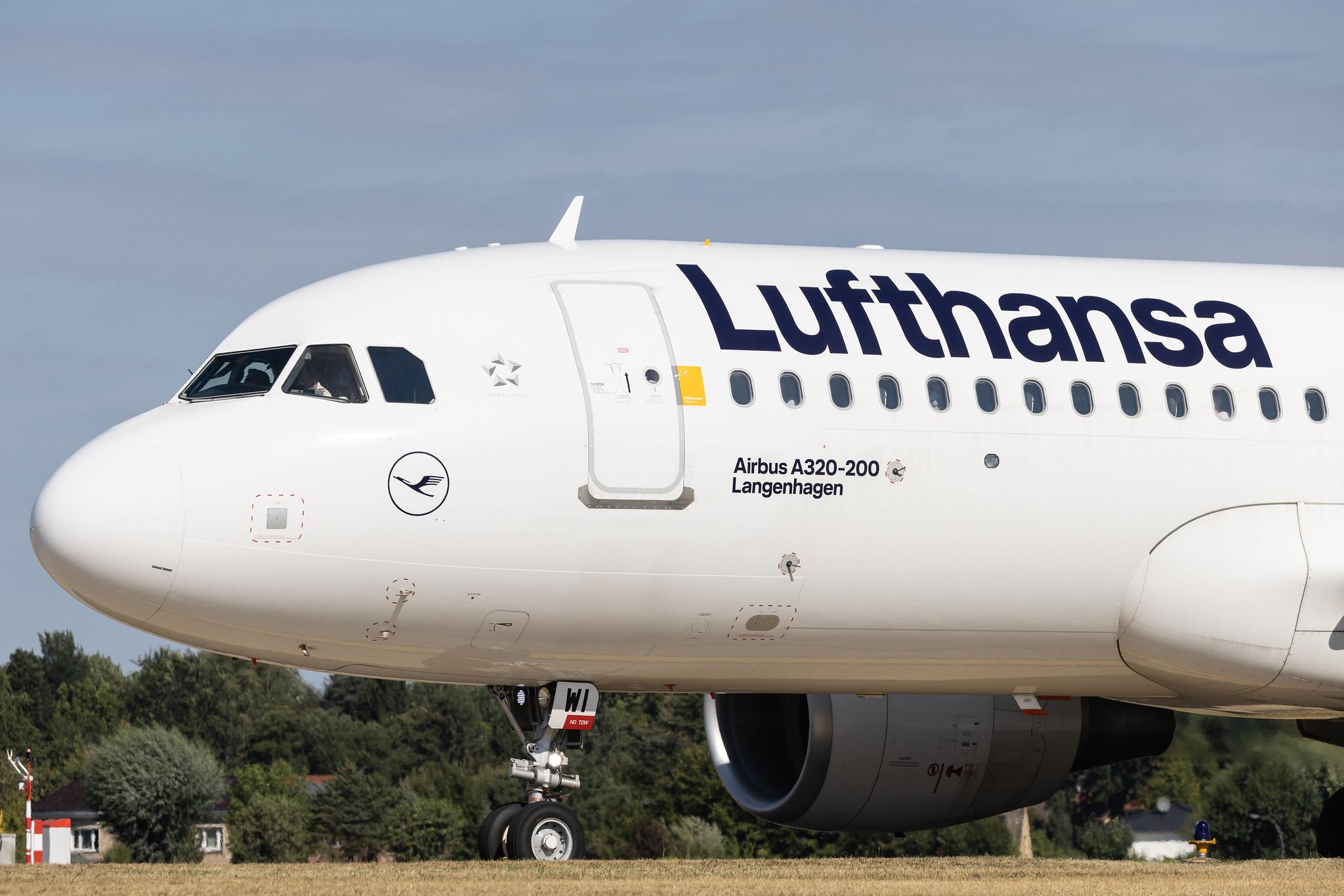 Hamburg Airport: Lufthansa (LH / DLH) | Airbus A320-214 A320 | D-AIWI | MSN 8951