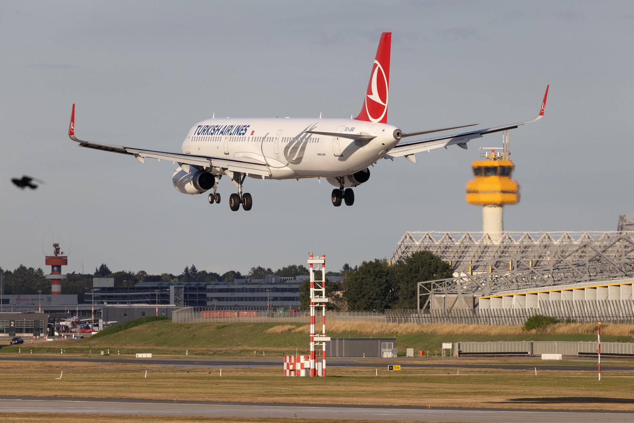Hamburg Airport: Turkish Airlines (TK / THY) | Airbus A321-231 A321 | TC-JSO | MSN 6563