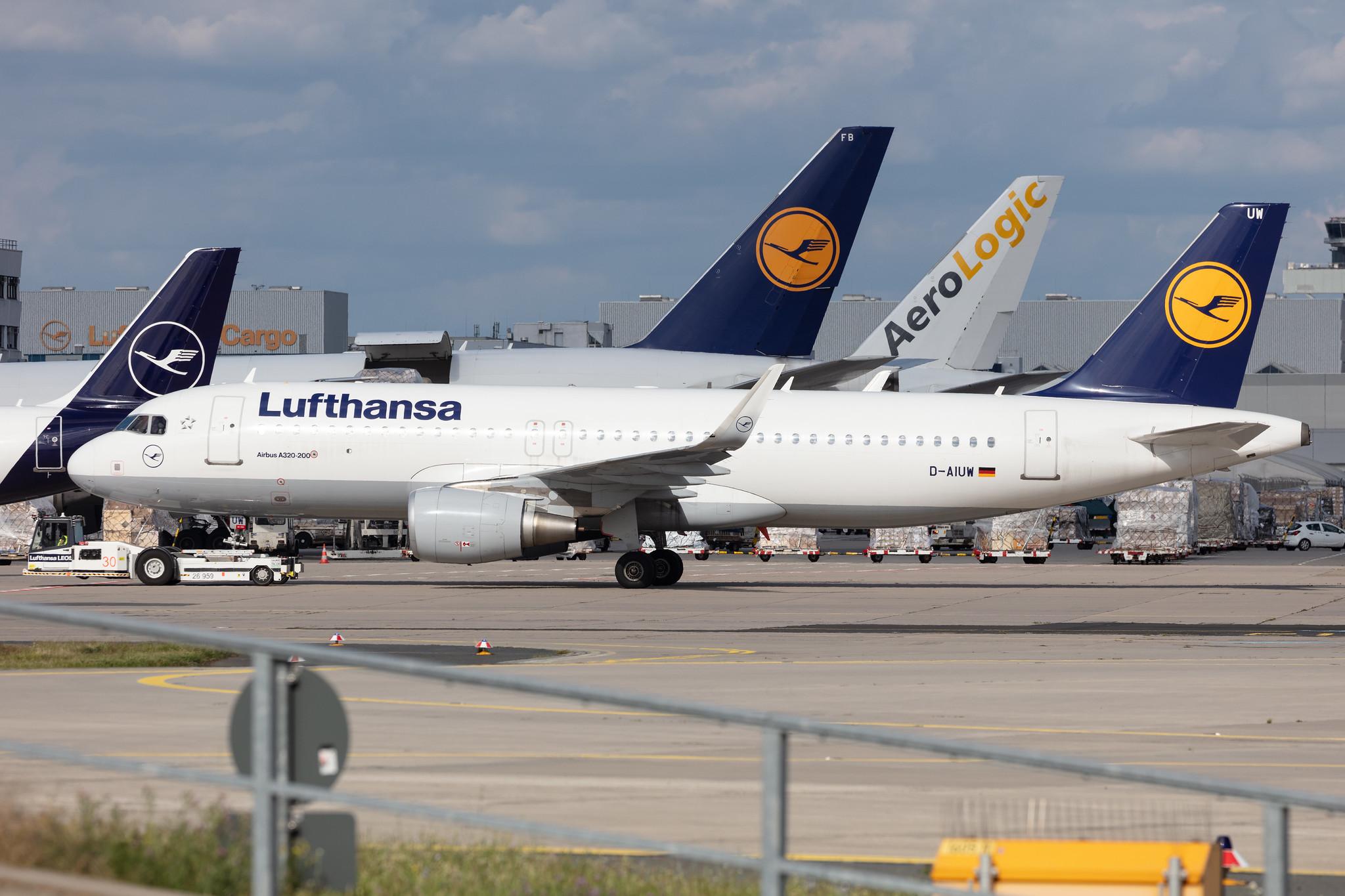 Frankfurt Airport: Lufthansa (LH / DLH) |  Airbus A320-214 A320 | D-AIUW | MSN 7251