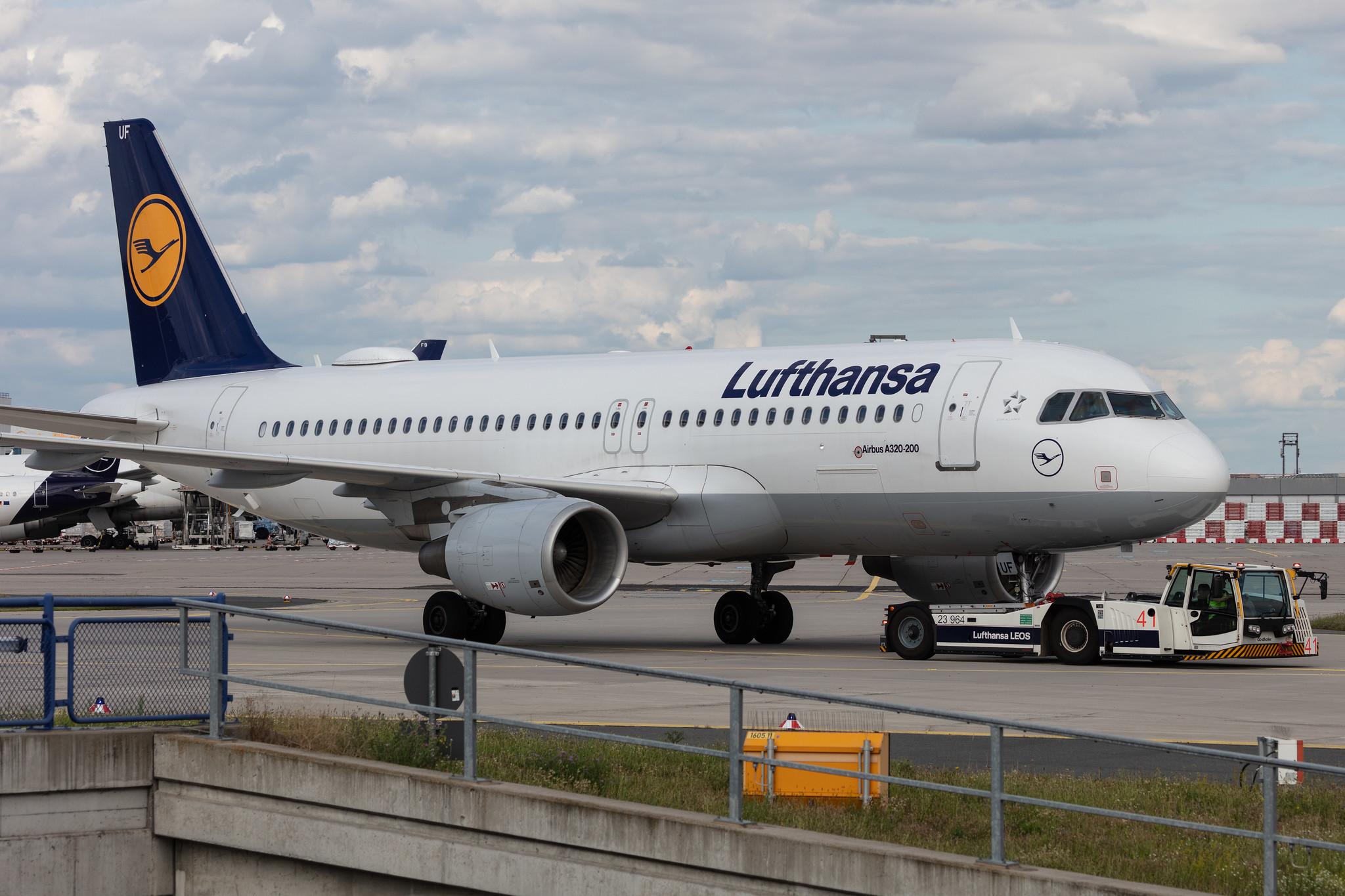 Frankfurt Airport: Lufthansa (LH / DLH) |  Airbus A320-214 A320 | D-AIUF | MSN 6141