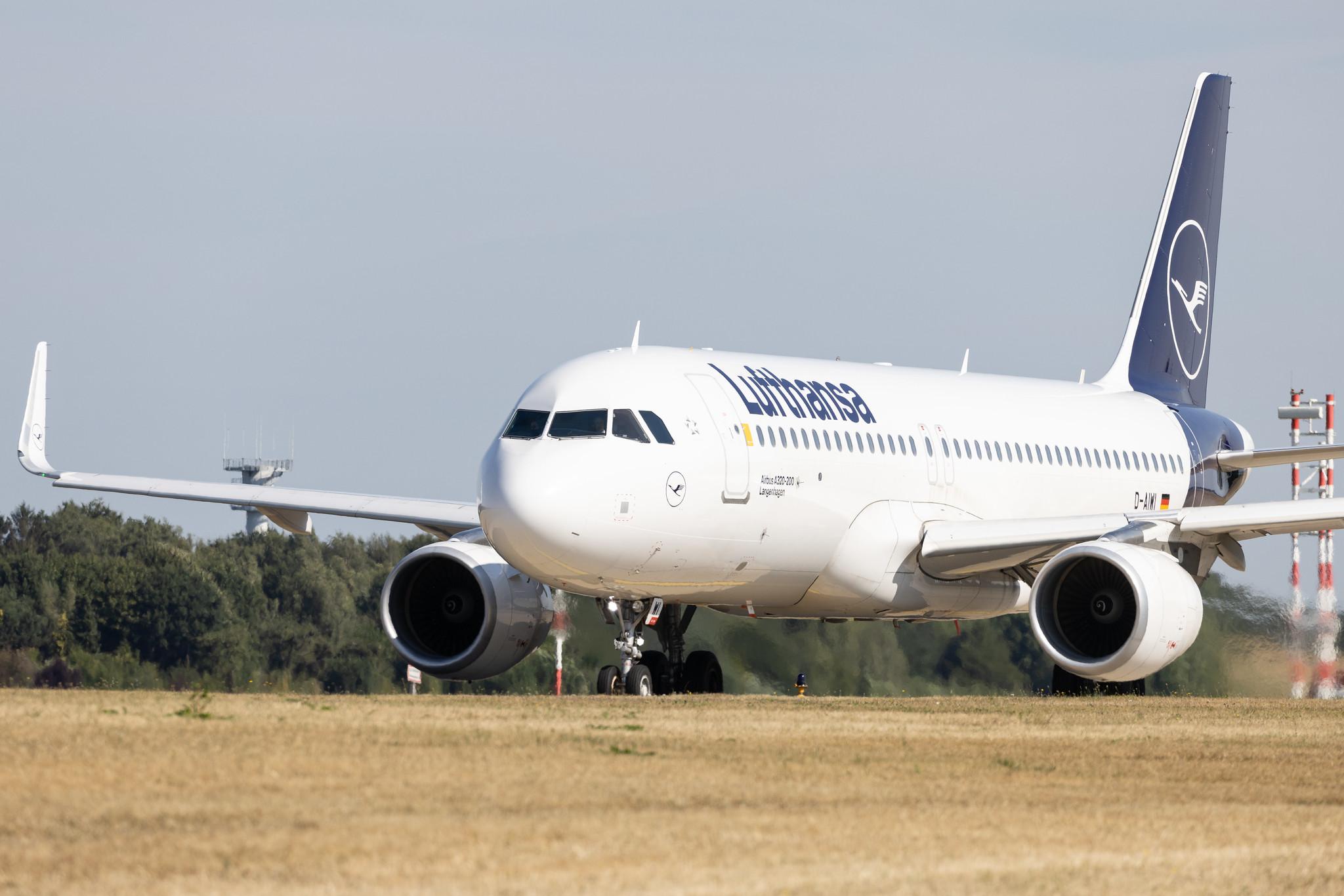 Hamburg Airport: Lufthansa (LH / DLH) | Airbus A320-214 A320 | D-AIWI | MSN 8951