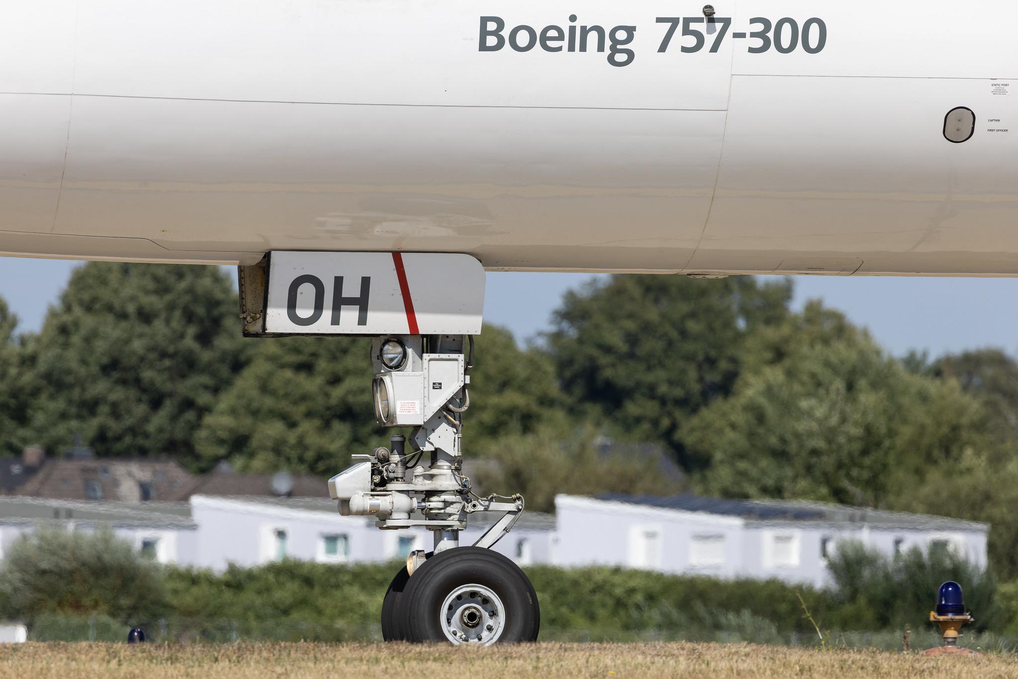 Hamburg Airport: Condor (DE / CFG) | Boeing 757-330 B753 | D-ABOH | MSN 30030