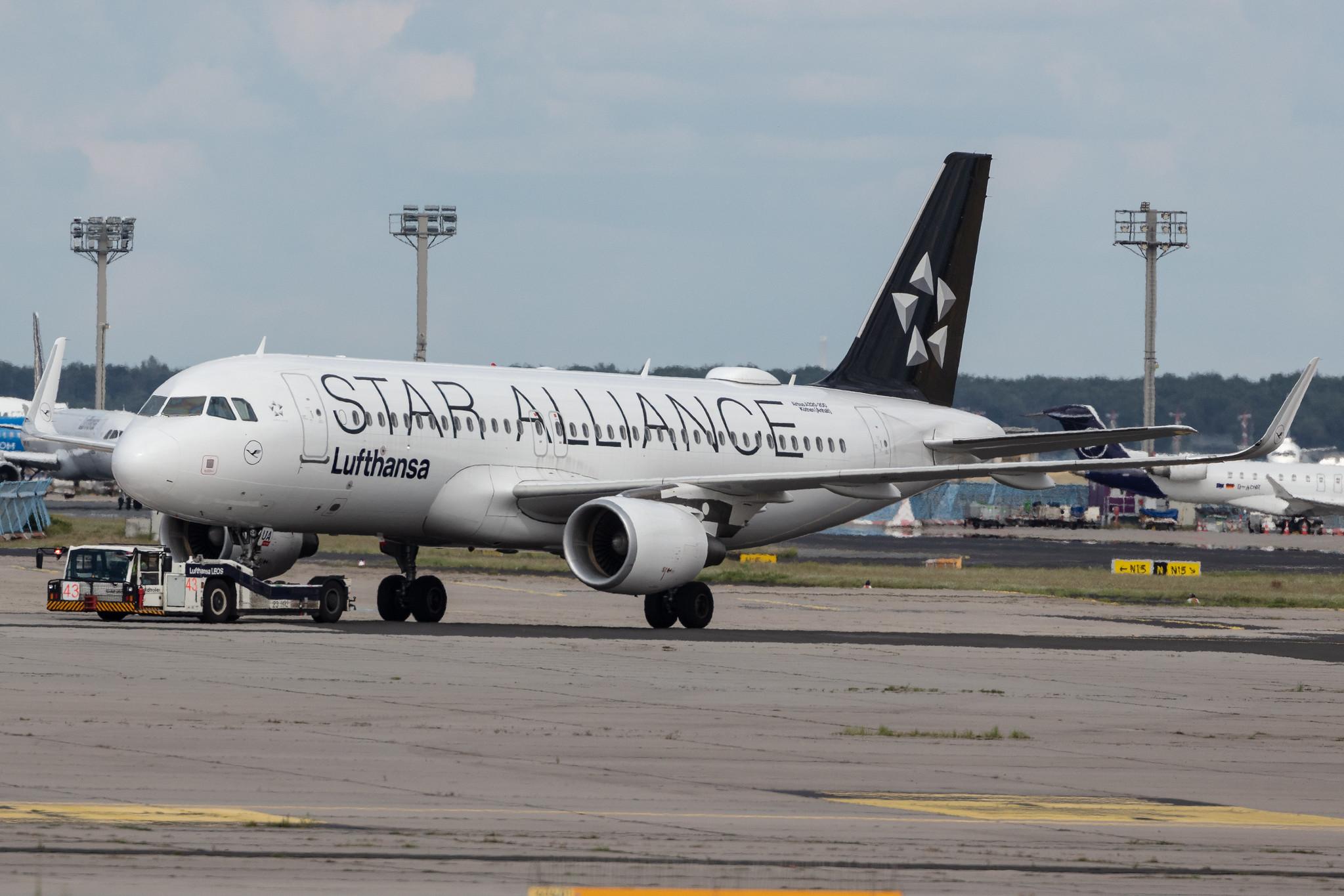 Frankfurt Airport: Lufthansa (LH / DLH) |  Livery: Star Alliance Livery |  Airbus A320-214 A320 | D-AIUA | MSN 5935