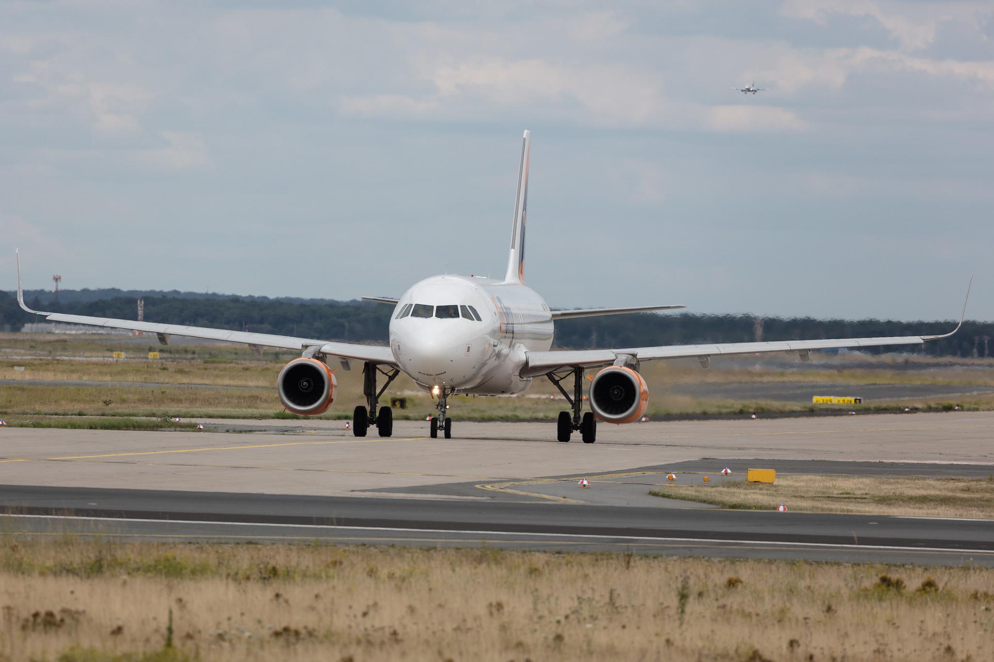 Frankfurt Airport: HiSky (H7 / HYM) | Operator: HiSky Europe |  Airbus A320-232 A320 | YR-BEE | MSN 06223