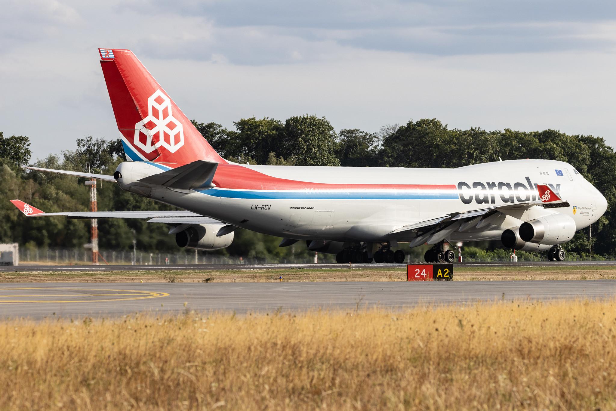 Luxembourg Findel Airport: Cargolux (CV / CLX) | Boeing 747-4R7F B744 | LX-RCV | MSN 30400