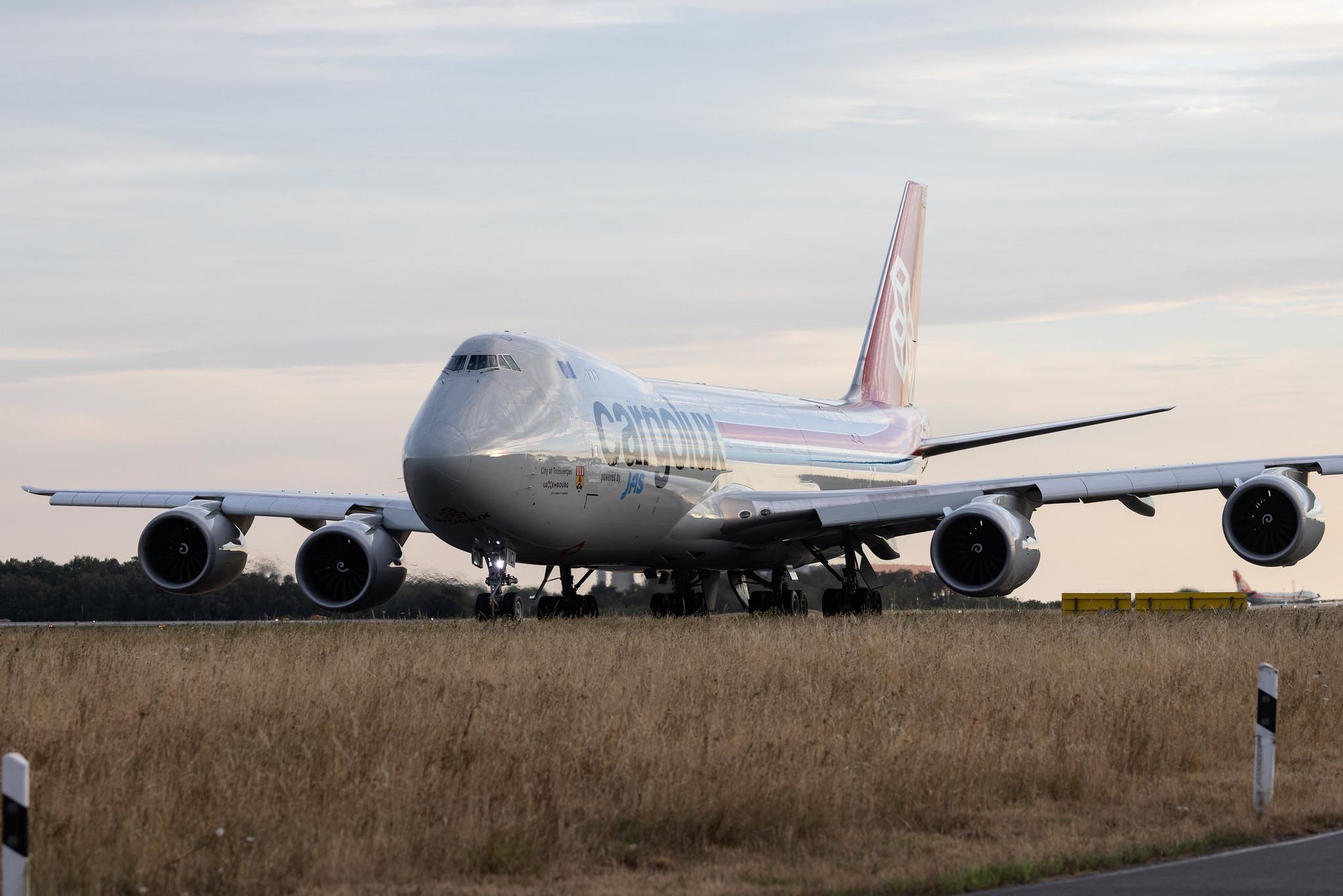 Luxembourg Findel Airport: Cargolux (CV / CLX) | Boeing 747-8R7F B748 | LX-VCI | MSN 35822