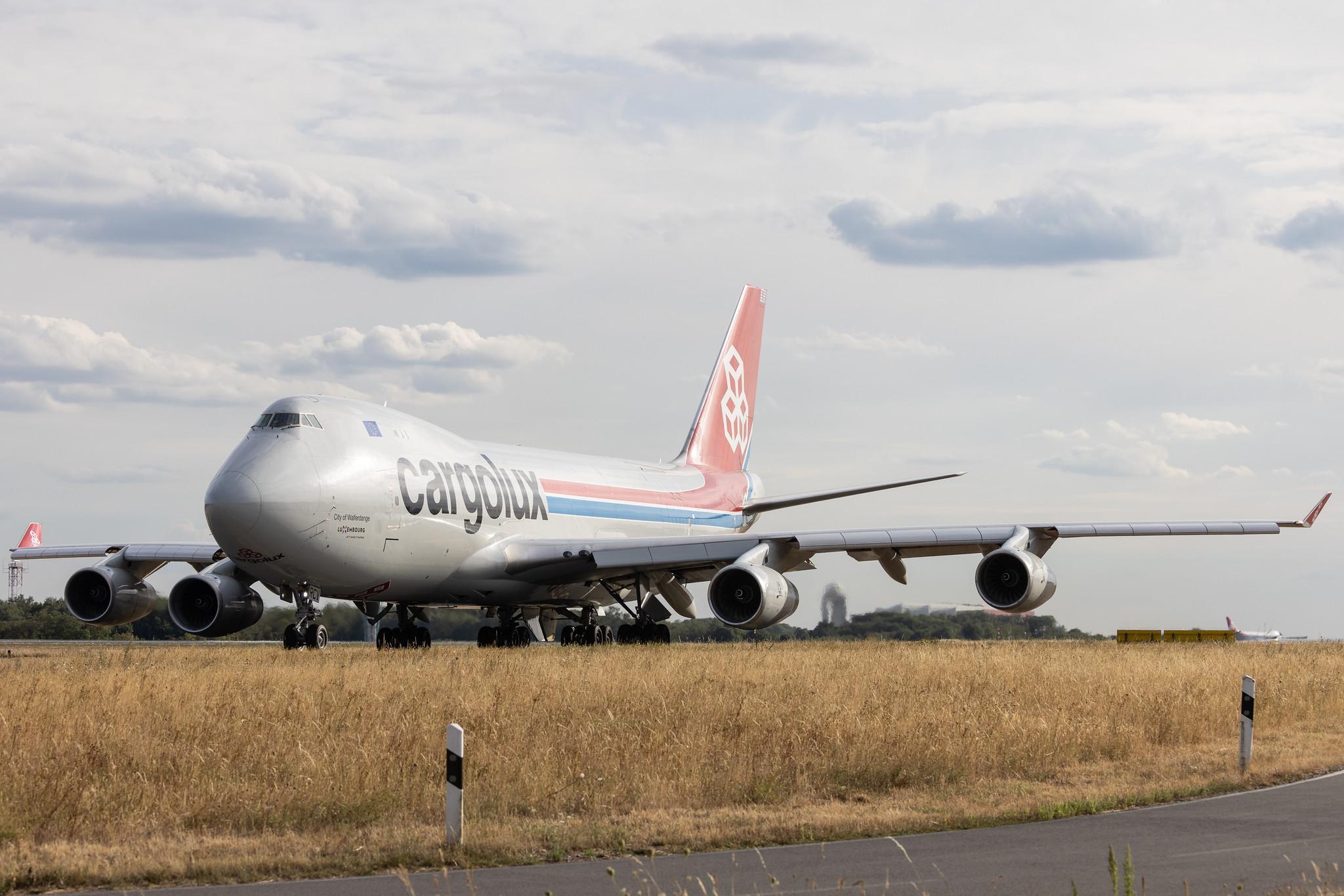 Luxembourg Findel Airport: Cargolux (CV / CLX) | Boeing 747-4R7F B744 | LX-RCV | MSN 30400