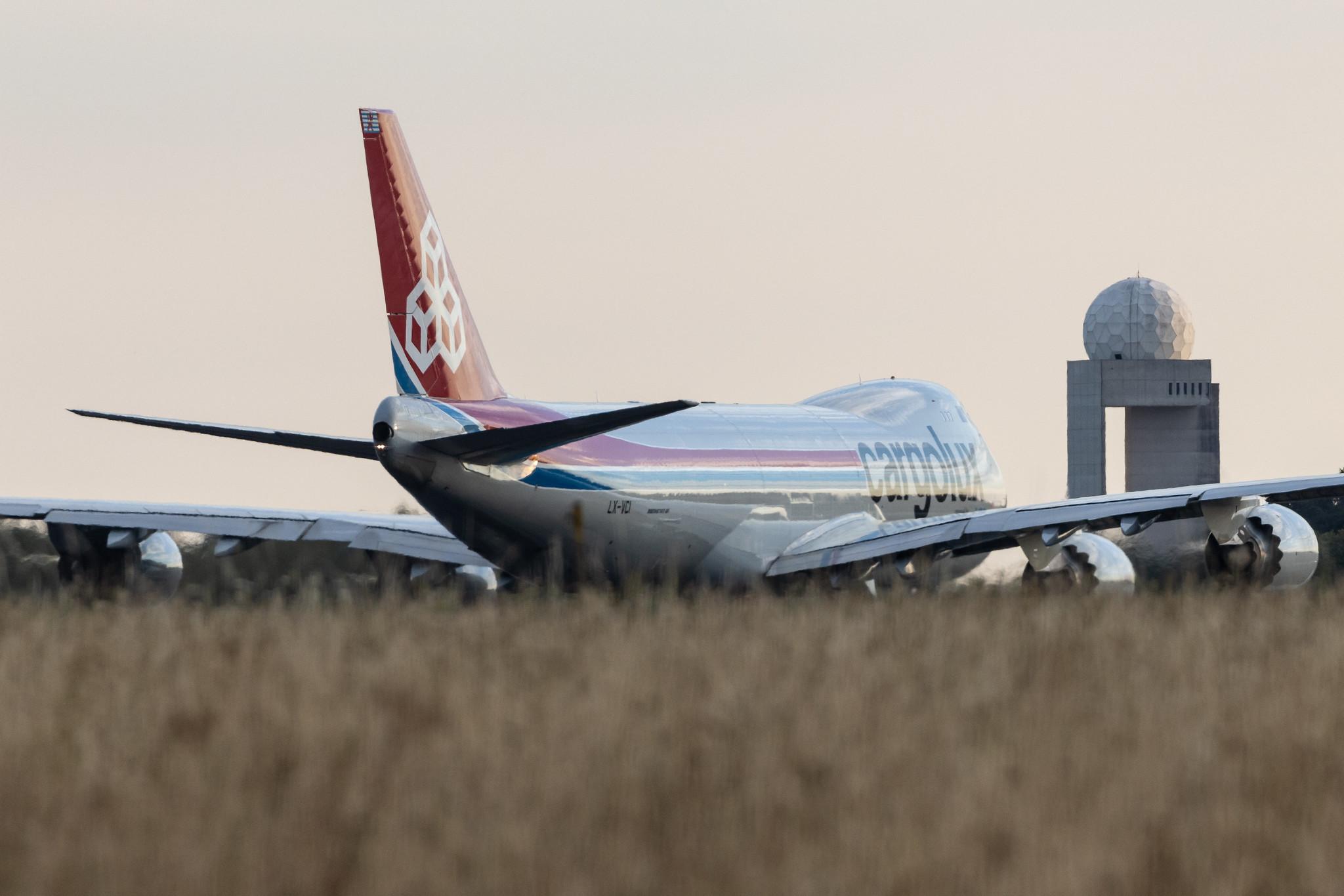 Luxembourg Findel Airport: Cargolux (CV / CLX) | Boeing 747-8R7F B748 | LX-VCI | MSN 35822