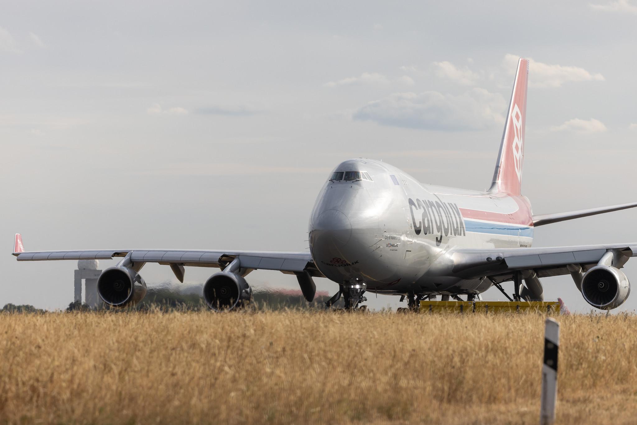 Luxembourg Findel Airport: Cargolux (CV / CLX) | Boeing 747-4R7F B744 | LX-RCV | MSN 30400