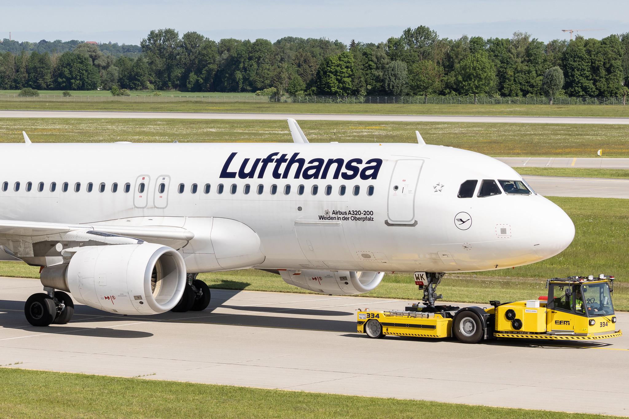 Munich Airport: Lufthansa (LH / DLH) | Airbus A320-214 A320 | D-AIWK | MSN 9058