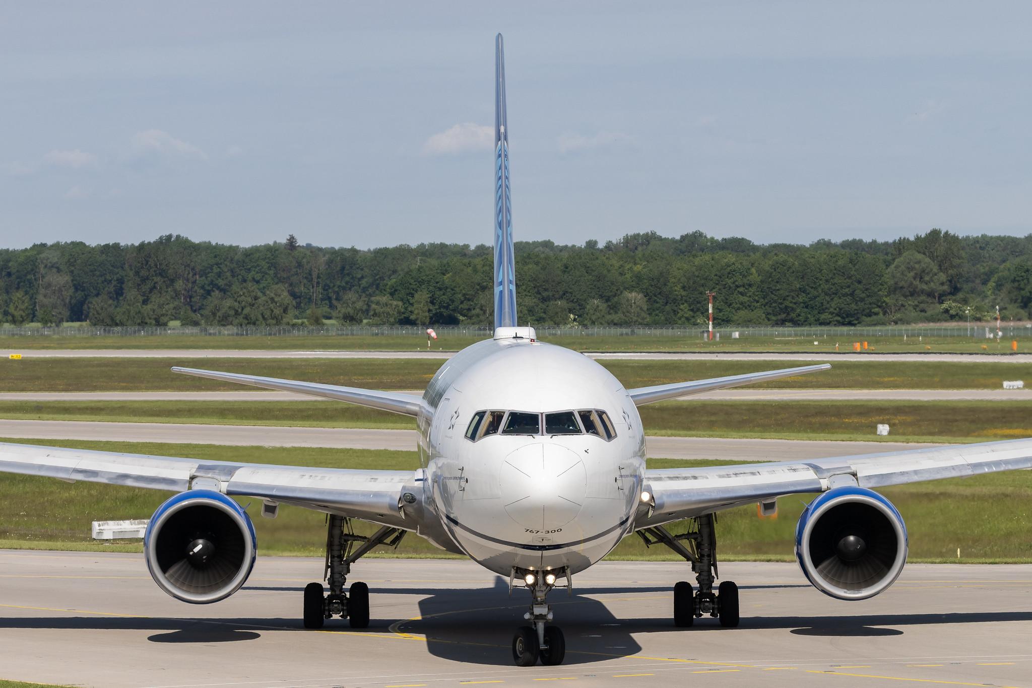 Munich Airport: United Airlines (UA / UAL) | Boeing 767-322(ER) B763 | N656UA | MSN 25394