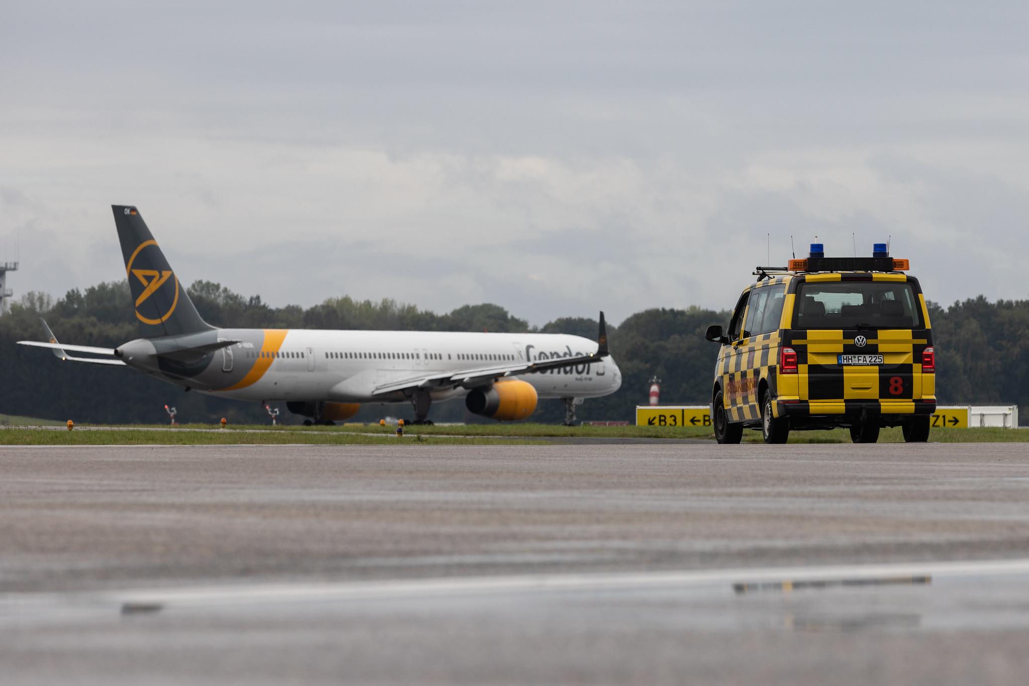 Hamburg Airport: Condor (DE / CFG) | Boeing 757-330 B753 | D-ABOK | MSN 29020