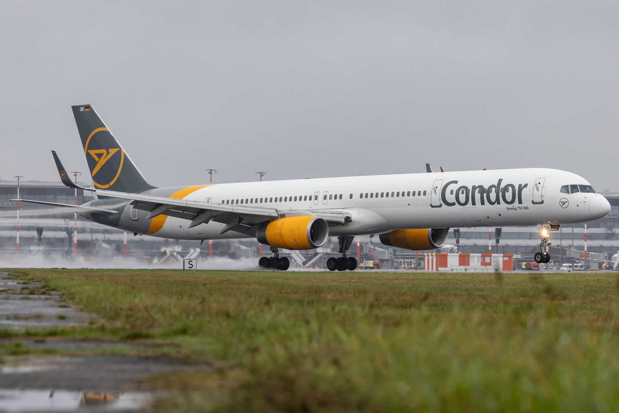 Hamburg Airport: Condor (DE / CFG) | Boeing 757-330 B753 | D-ABOK | MSN 29020