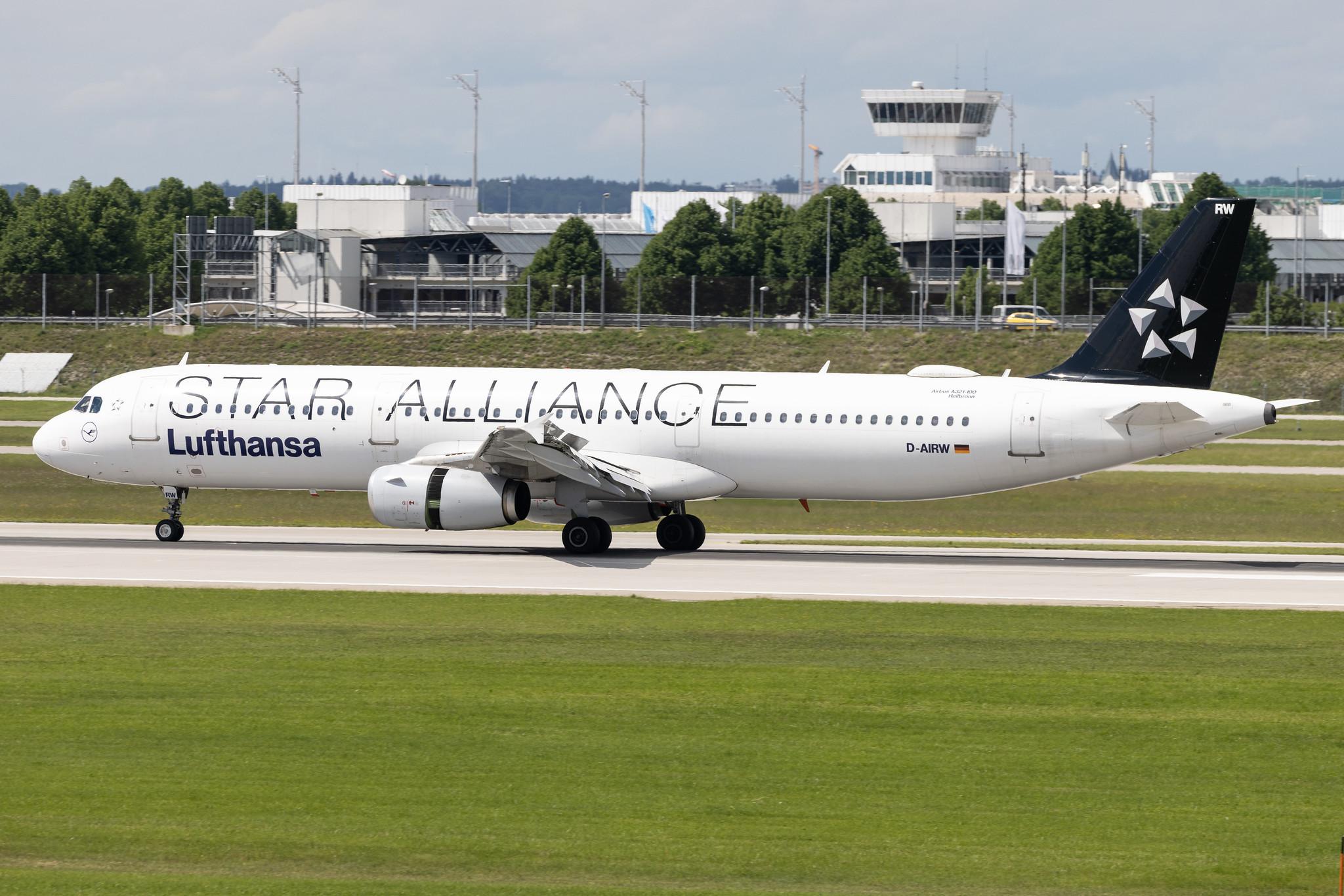 Munich Airport: Lufthansa (LH / DLH) | Livery: Star Alliance Livery | Airbus A321-131 A321 | D-AIRW | MSN 0699