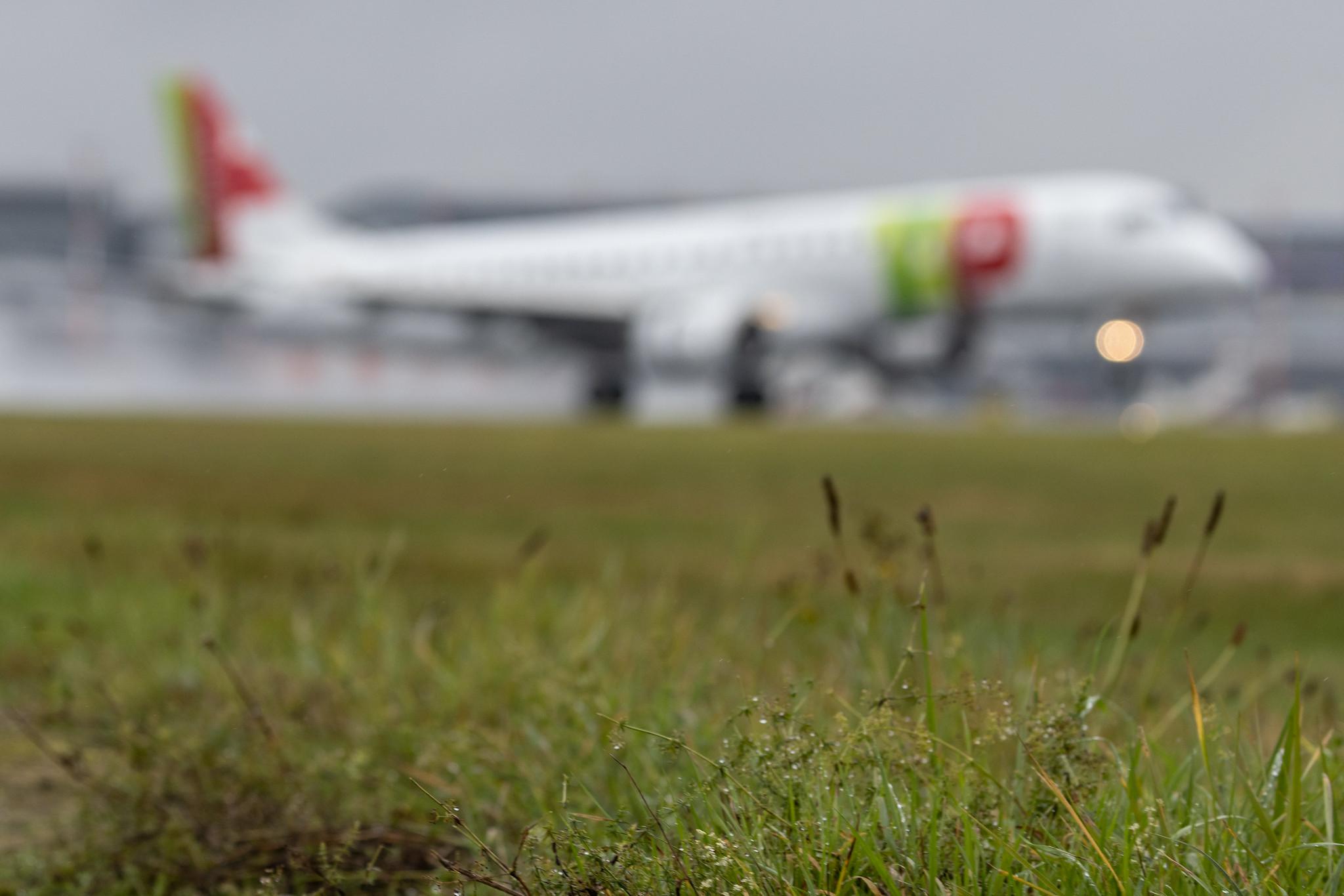 Hamburg Airport: TAP Express (TP / TAP) | Operator: Portugalia Airlines | Embraer E190LR E190 | CS-TPW | MSN 19000550