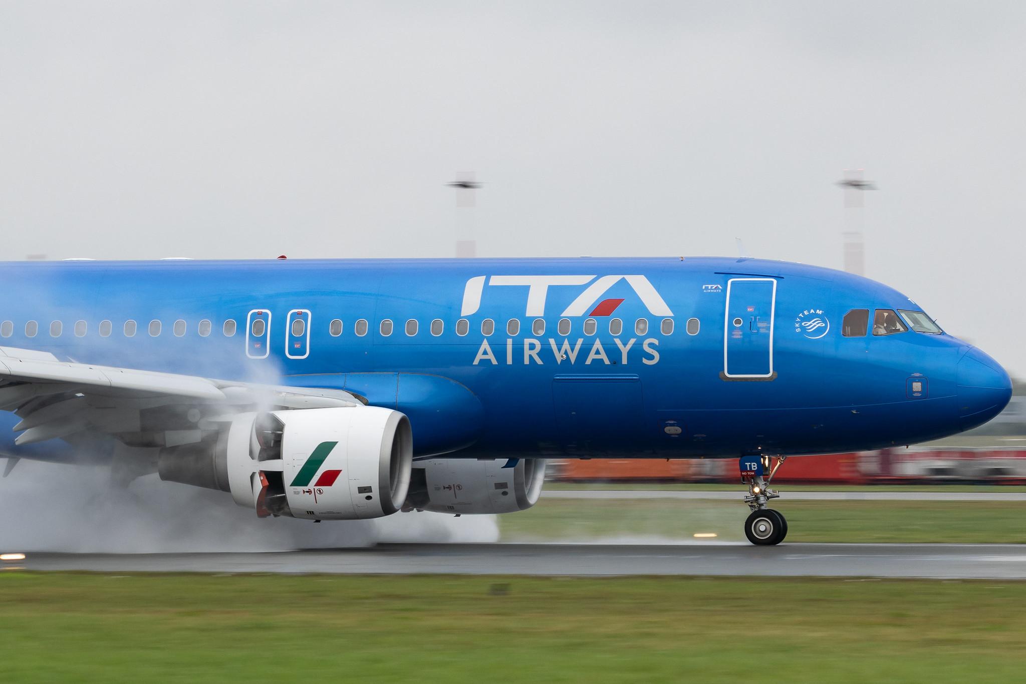 Hamburg Airport: ITA Airways (AZ / ITY) | Operator: Italia Trasporto Aereo | Airbus A320-216 A320 | EI-DTB | MSN 03815