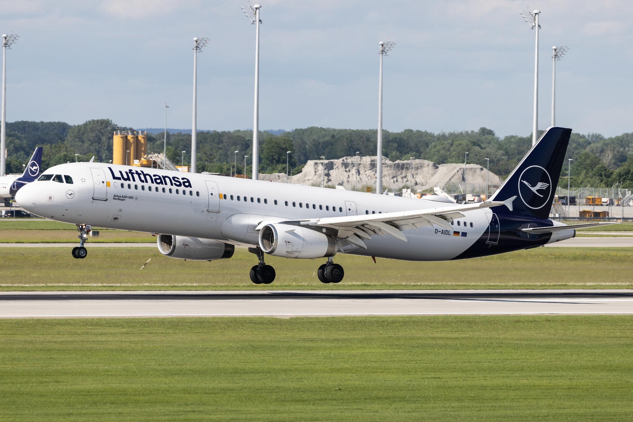 Munich Airport: Lufthansa (LH / DLH) | Airbus A321-231 A321 | D-AIDL | MSN 4881