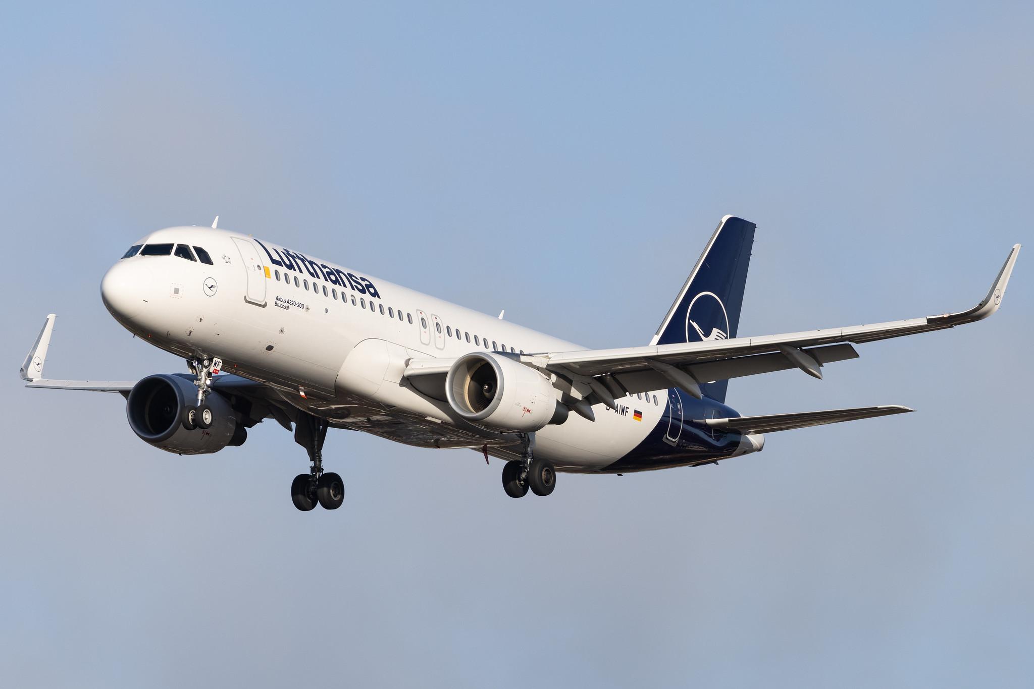 Hamburg Airport: Lufthansa (LH / DLH) |  Airbus A320-214 A320 | D-AIWF | MSN 8853