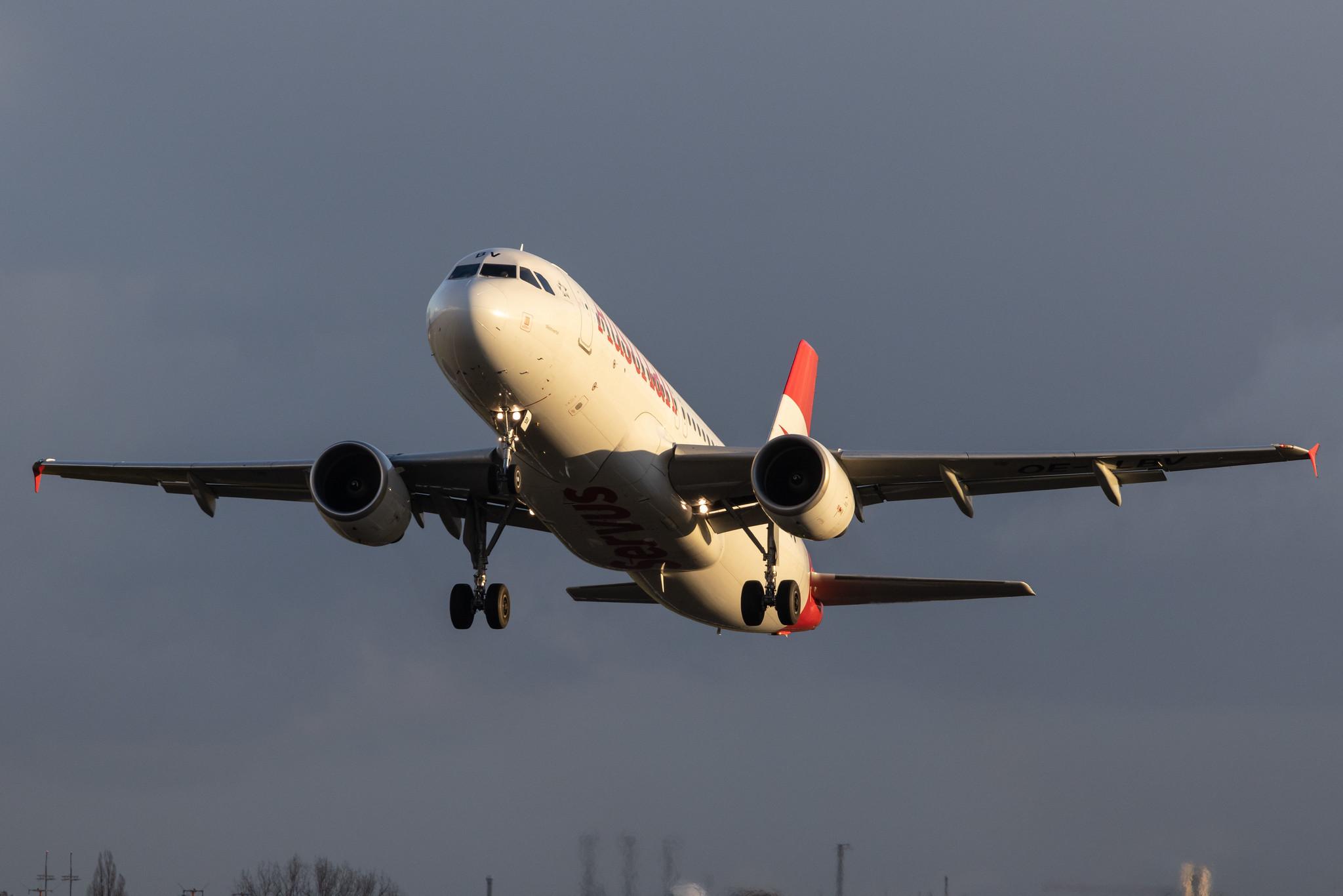 Hamburg Airport: Austrian Airlines (OS / AUA) |  Airbus A320-214 A320 | OE-LBV | MSN 1385